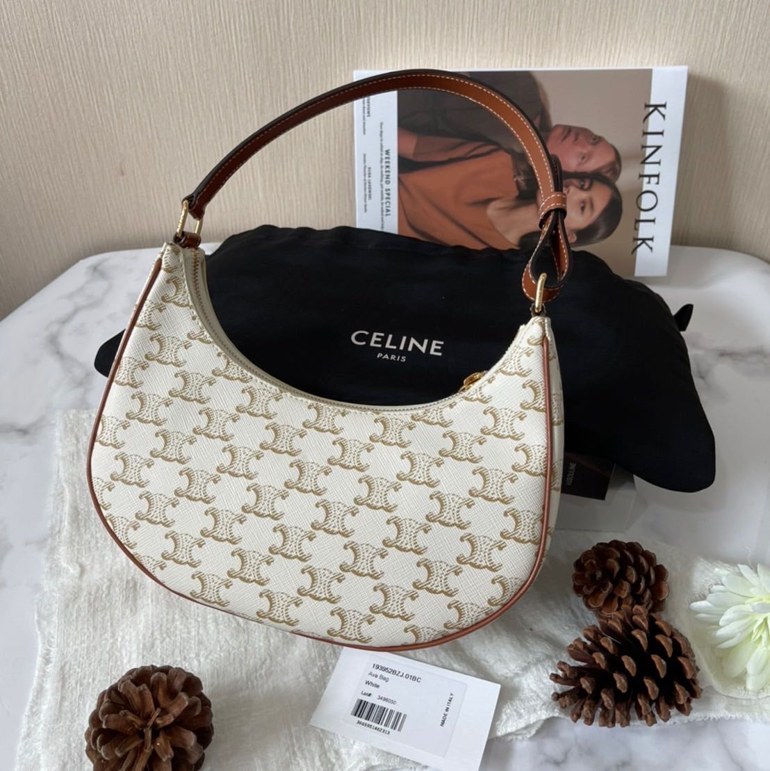 กระเป๋า Like new Celine ava in white 12/21 