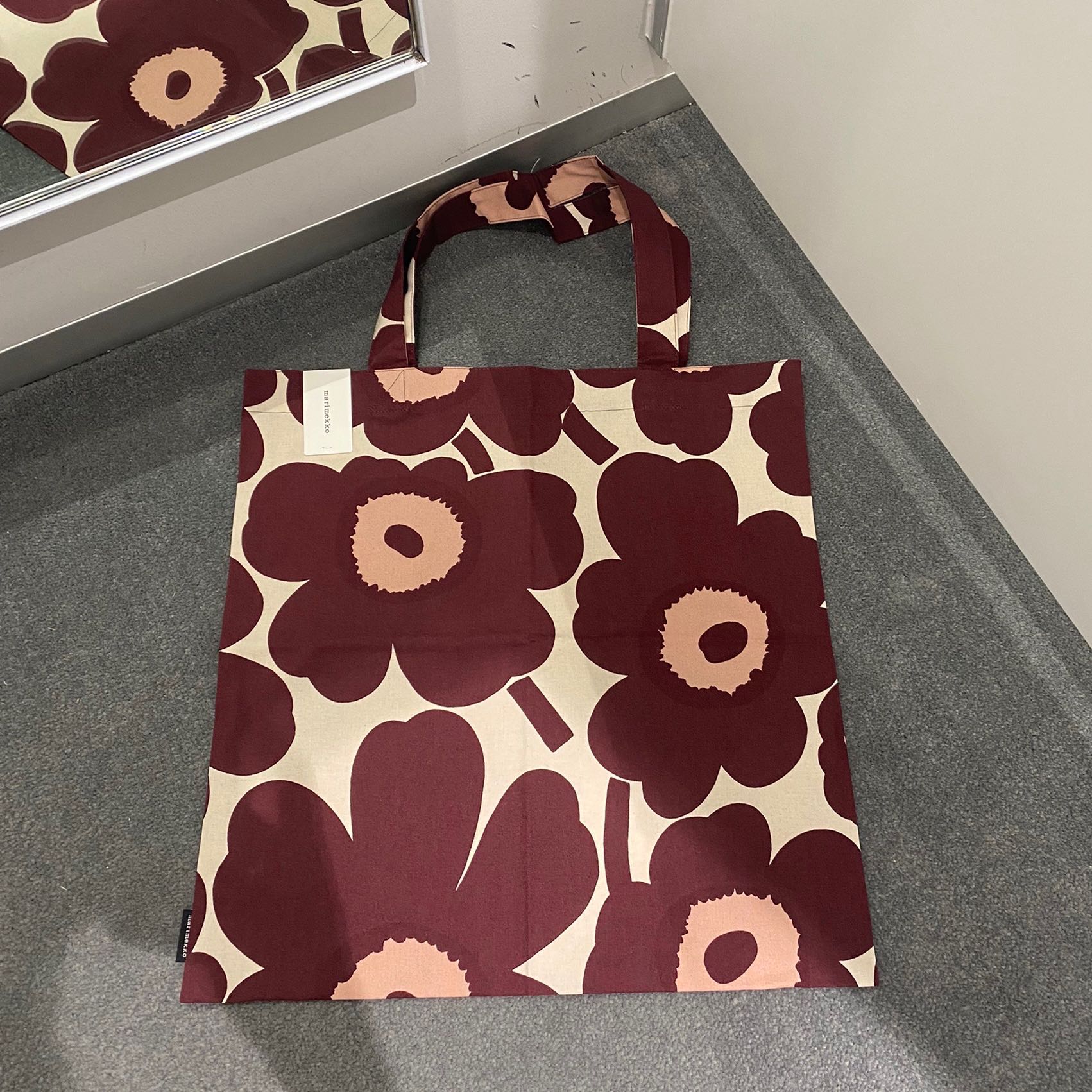 Marimekko tote bag in burgundy  /สั่งซื้อโดยตรงผ่าน line ส่งฟรีค่า