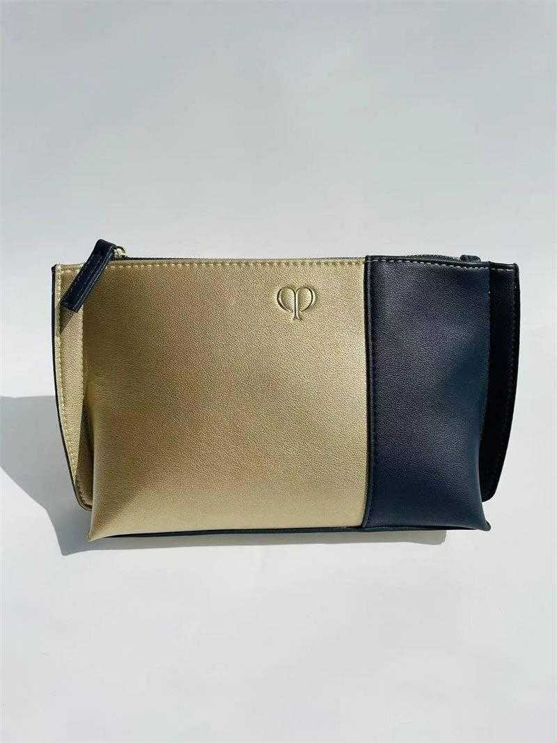 กระเป๋าเครื่องสำอาง Cle De Peau Beaute สีดำ-ทอง