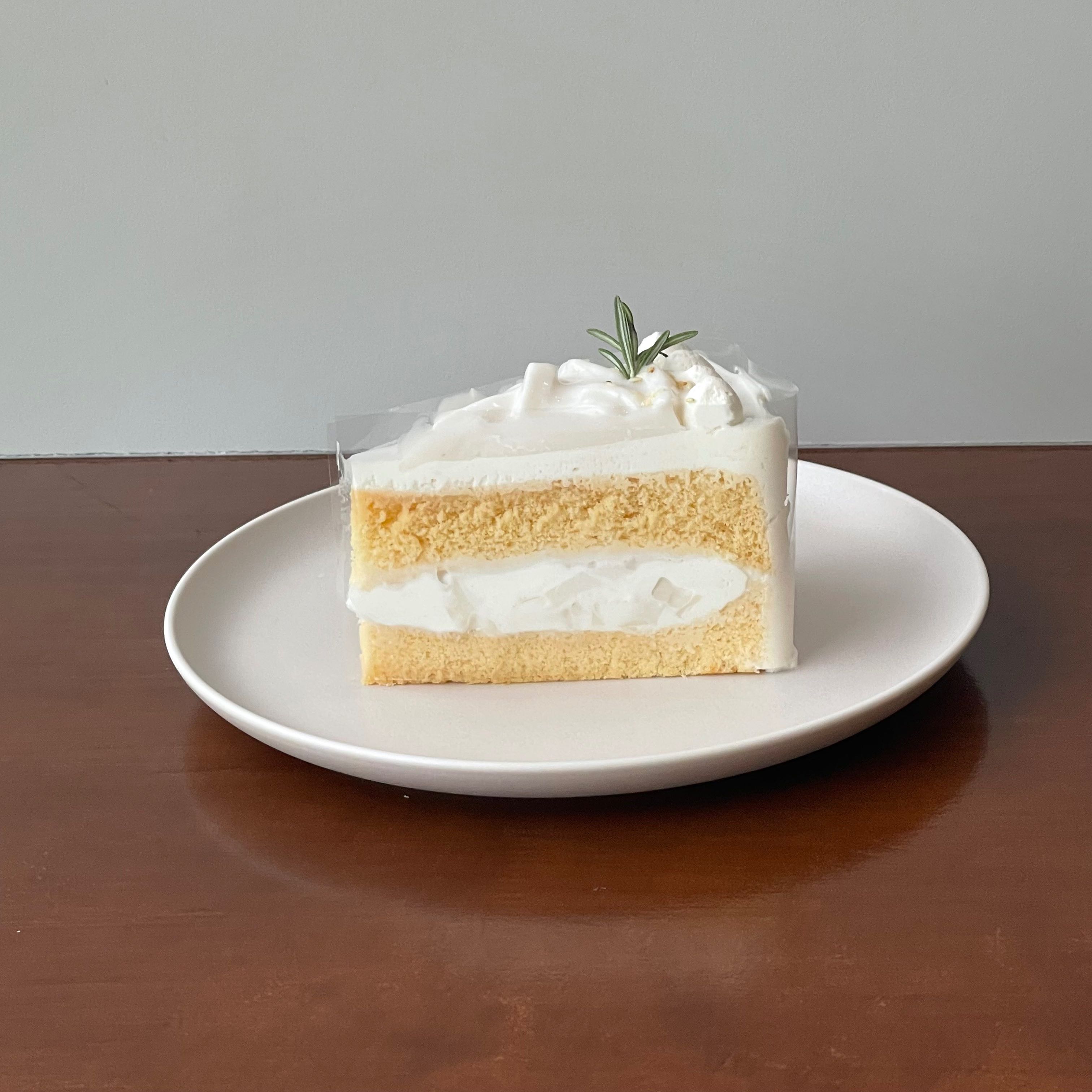 Coconut Cake เค้กมะพร้าวอ่อน | LINE SHOPPING