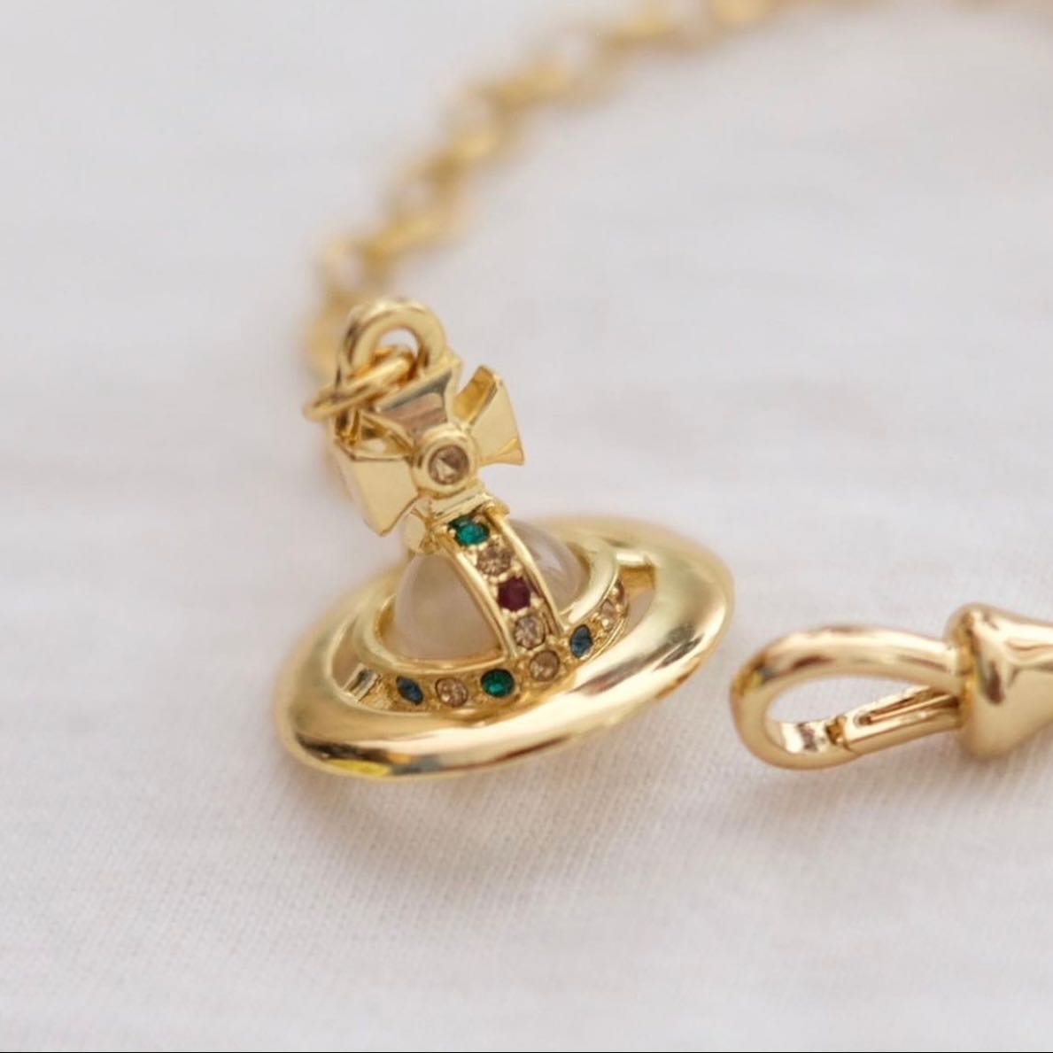 สร้อยข้อมือ Like new Vivienne Westwood Bracelet GHW clear marble