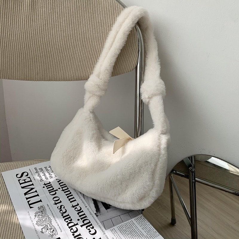 (PREORDER) - กระเป๋าสะพายข้างขนนุ่ม (Fluffy bag) ☁️✨