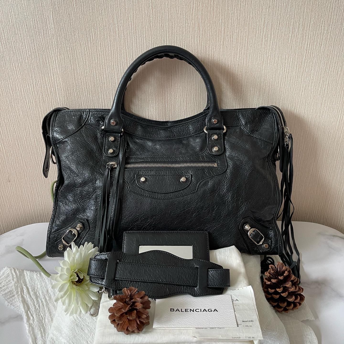 กระเป๋า Used like new Balenciaga classic city SHW in black