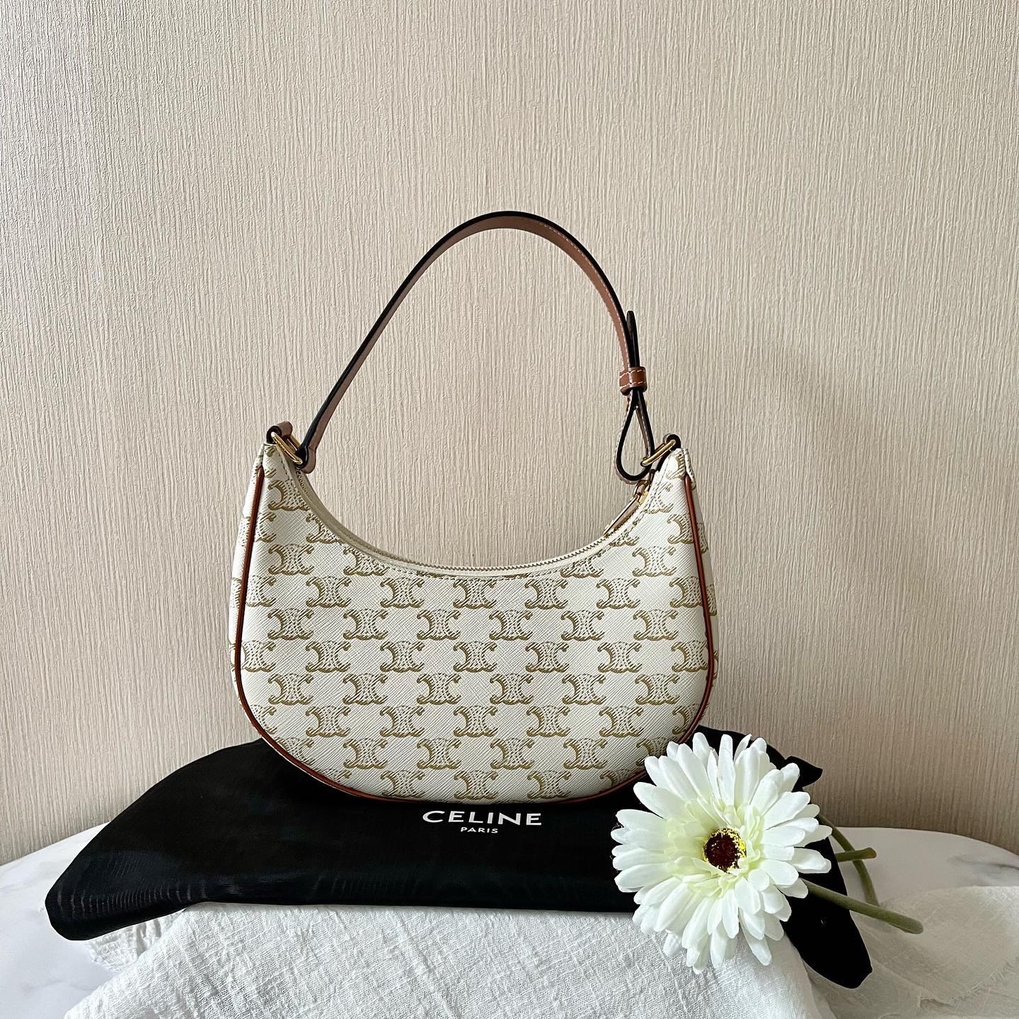 กระเป๋า Like new Celine ava medium in white 10/21 dustbag, card