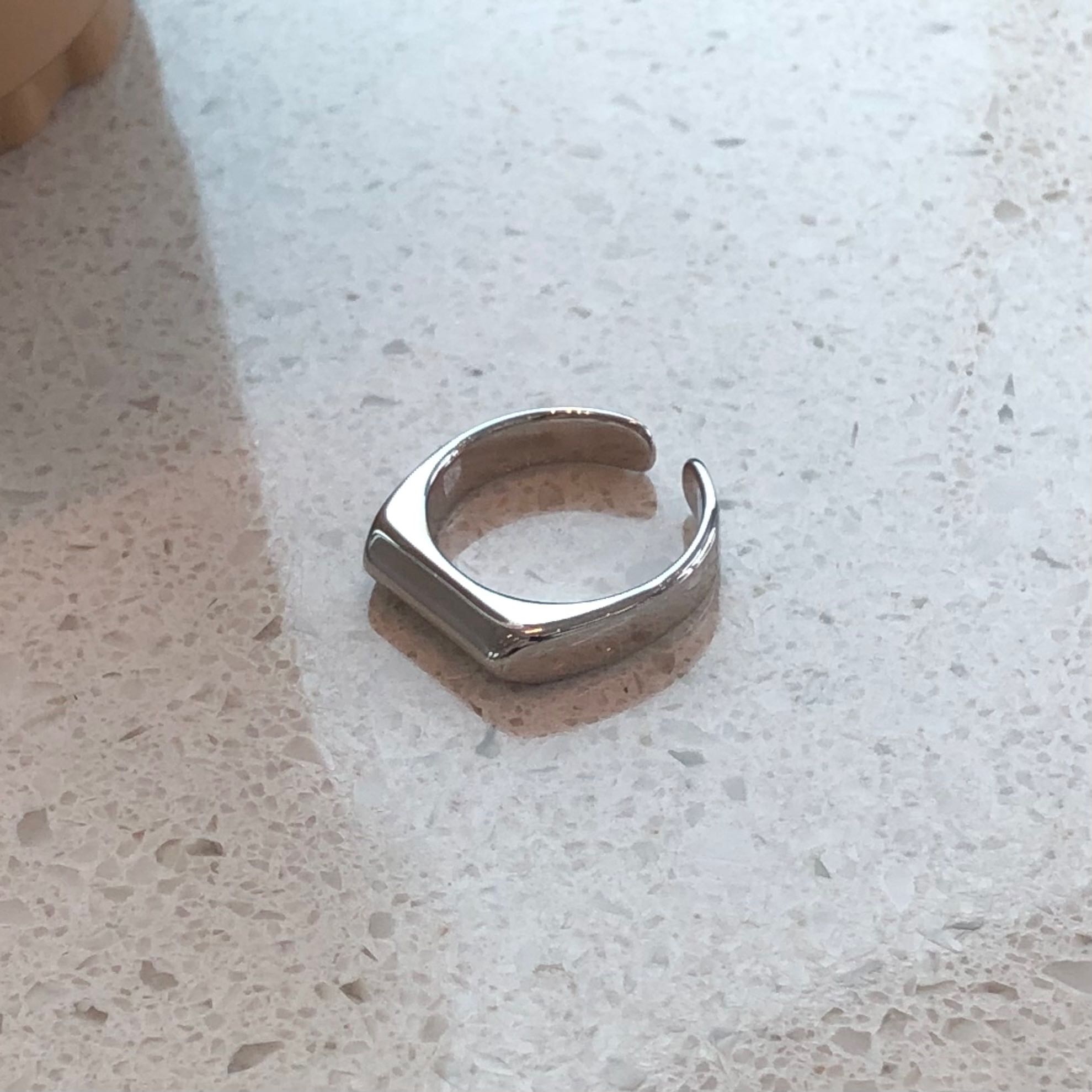 Straight ring