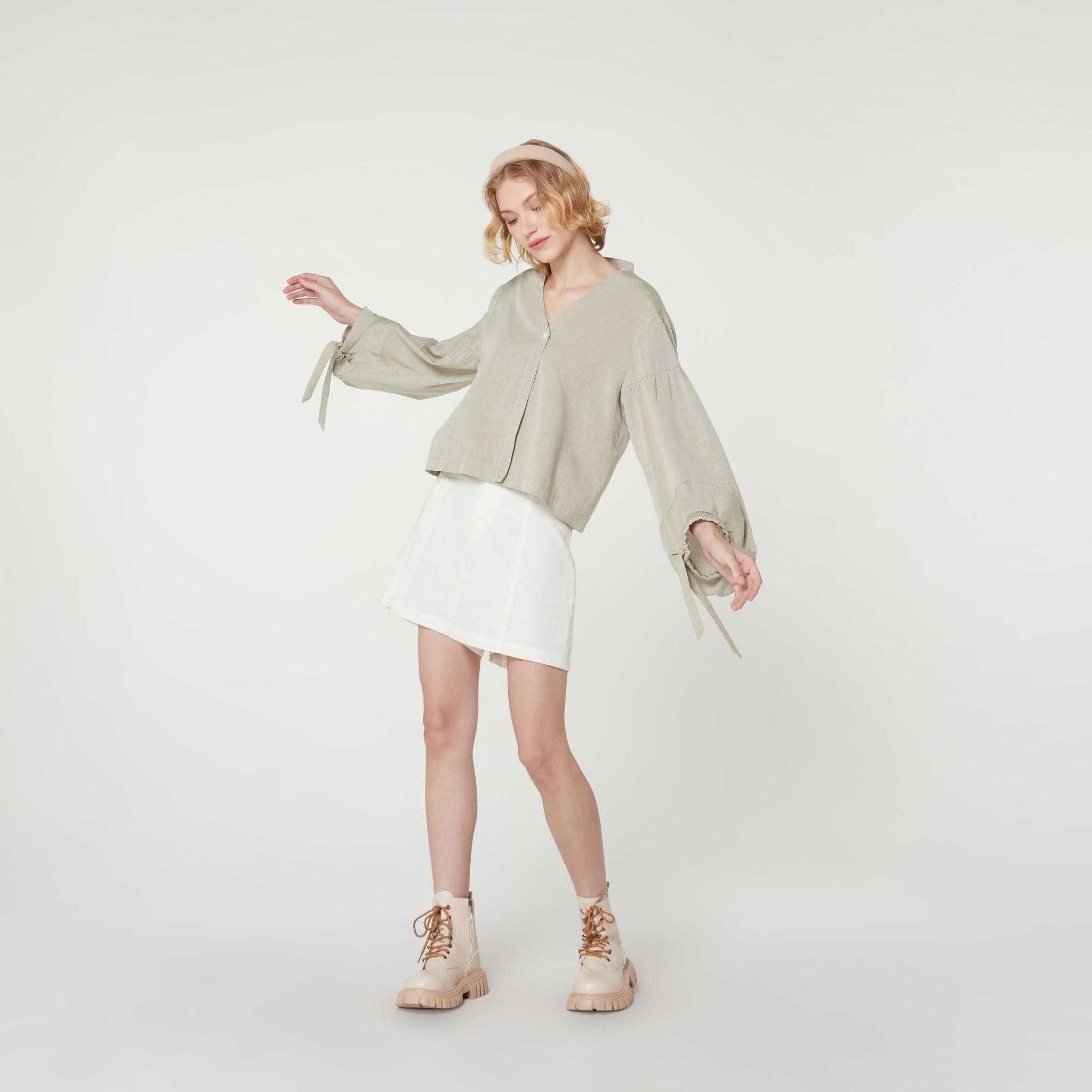 BOW WRIST BLOUSE