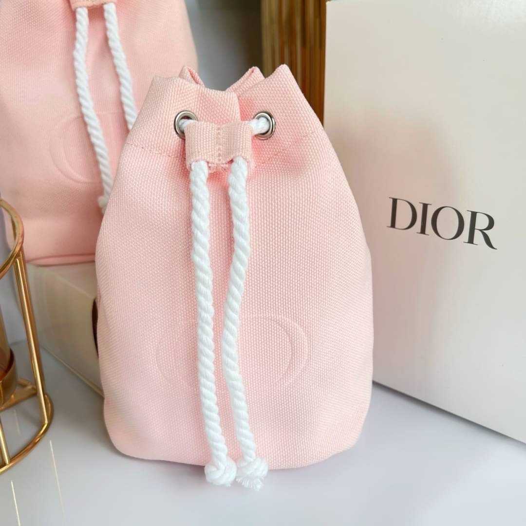 กระเป่าเครื่องสำอาง Dior ทรงขนมจีบ สีชมพูสุดคิ๊วท์