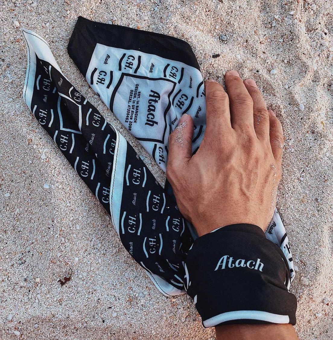 AT BREEZE (INITIAL Collection) Scarf | V.1-MEDIUM (PERSONALIZABLE)