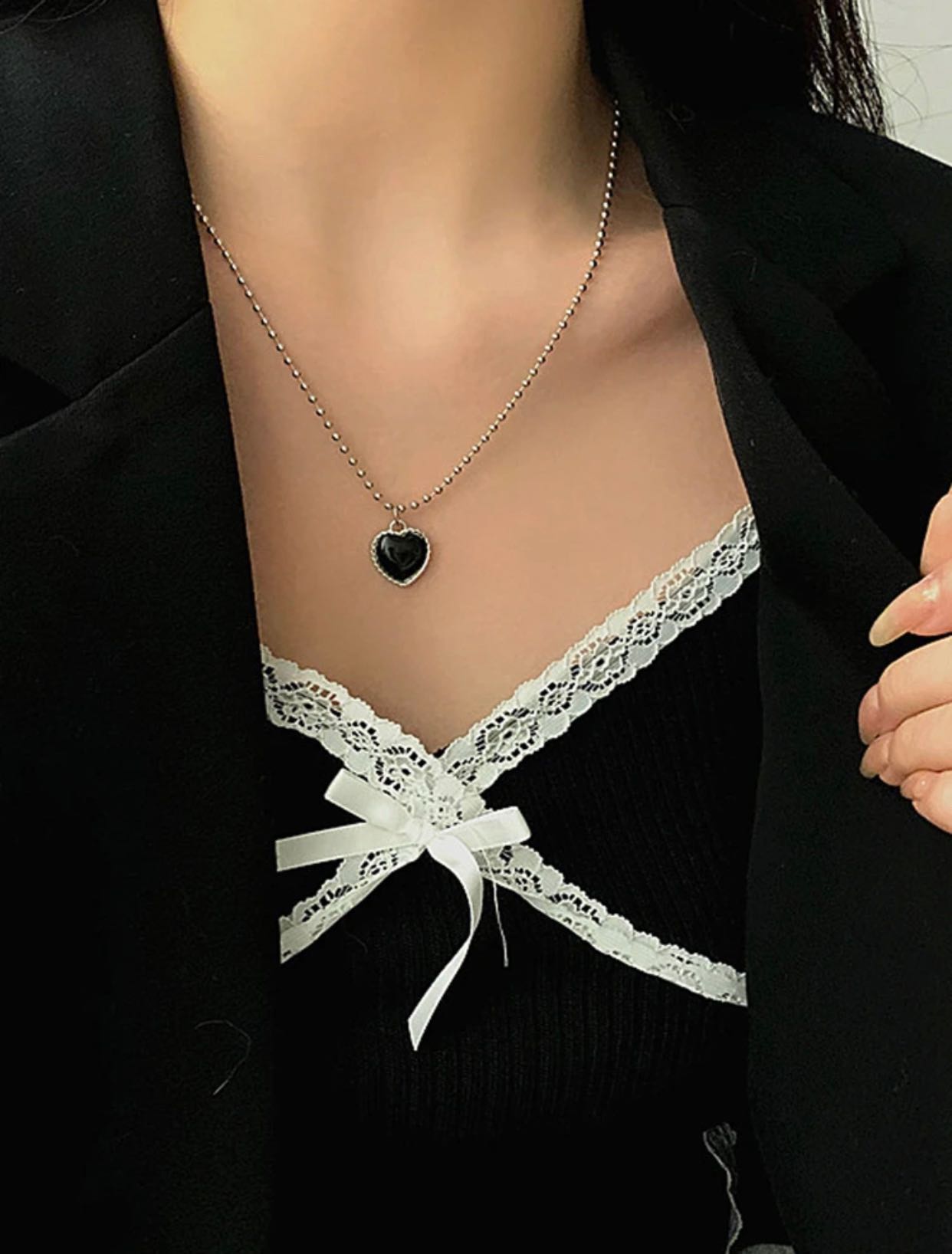 Black heart necklace 