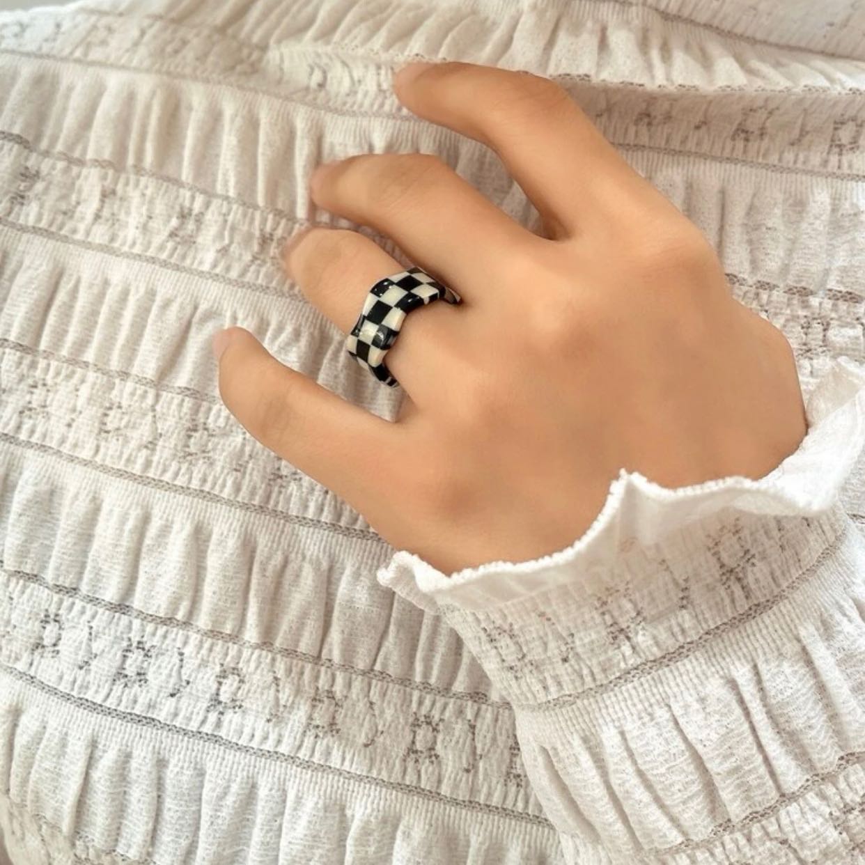 Checkered ring