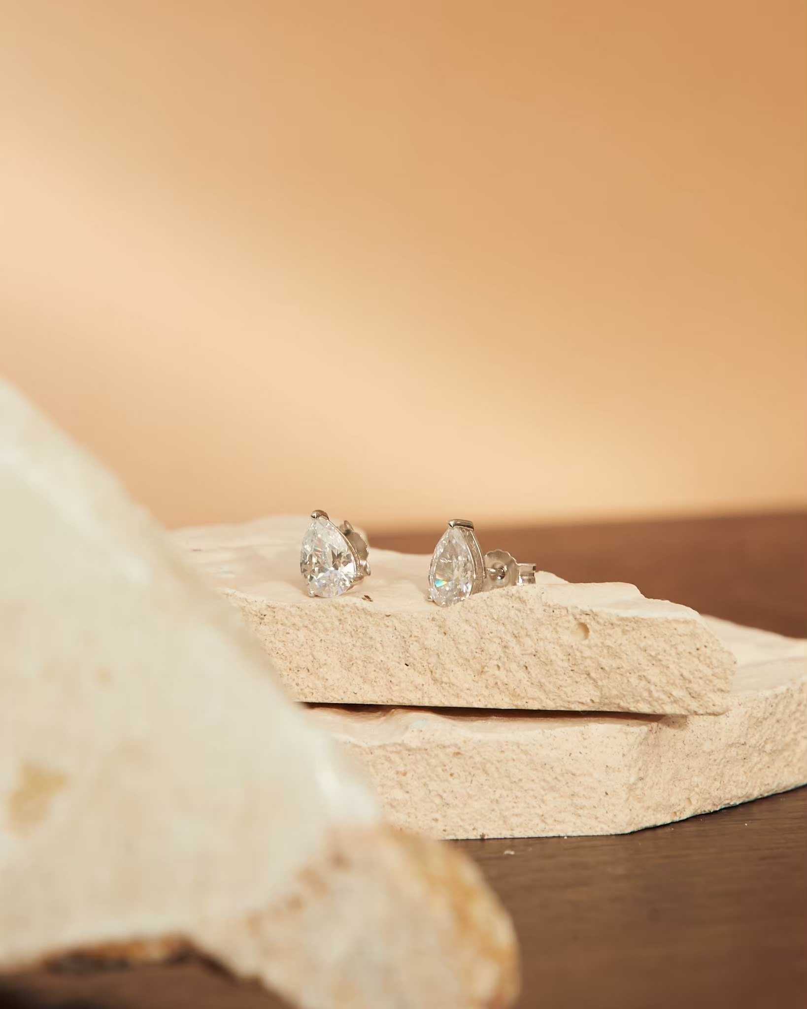 Pear Earring (6x9)