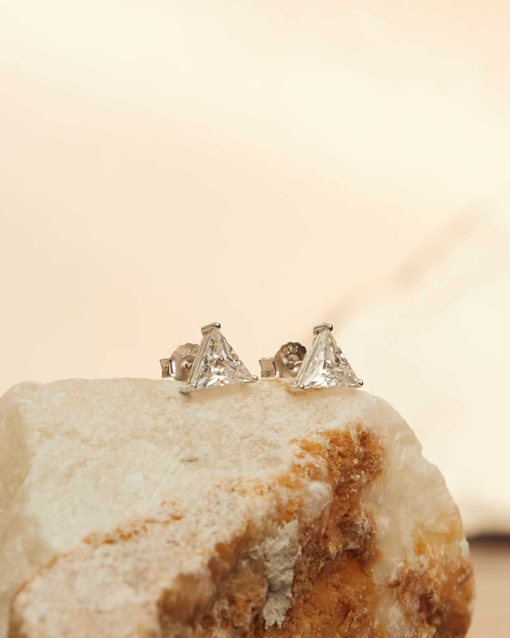 Triangle Earring (7x7)