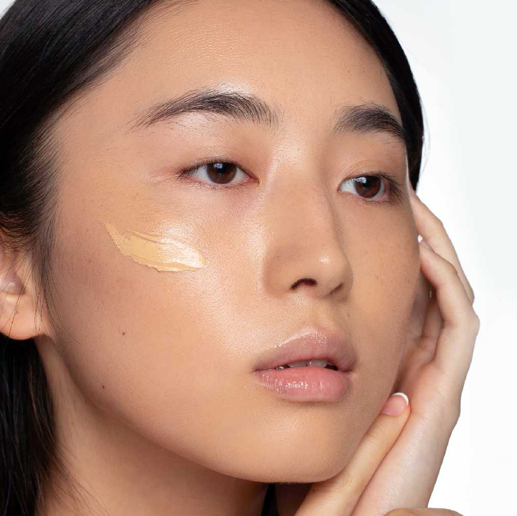 Issy & Co. Active Skin Tint SPF 35 in Sand FO2 สกิลทินท์สีแซน