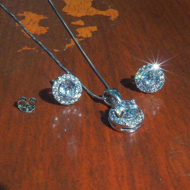 Round halo earrings