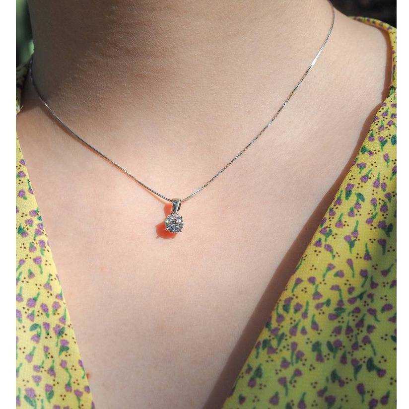 Round diamond pendant