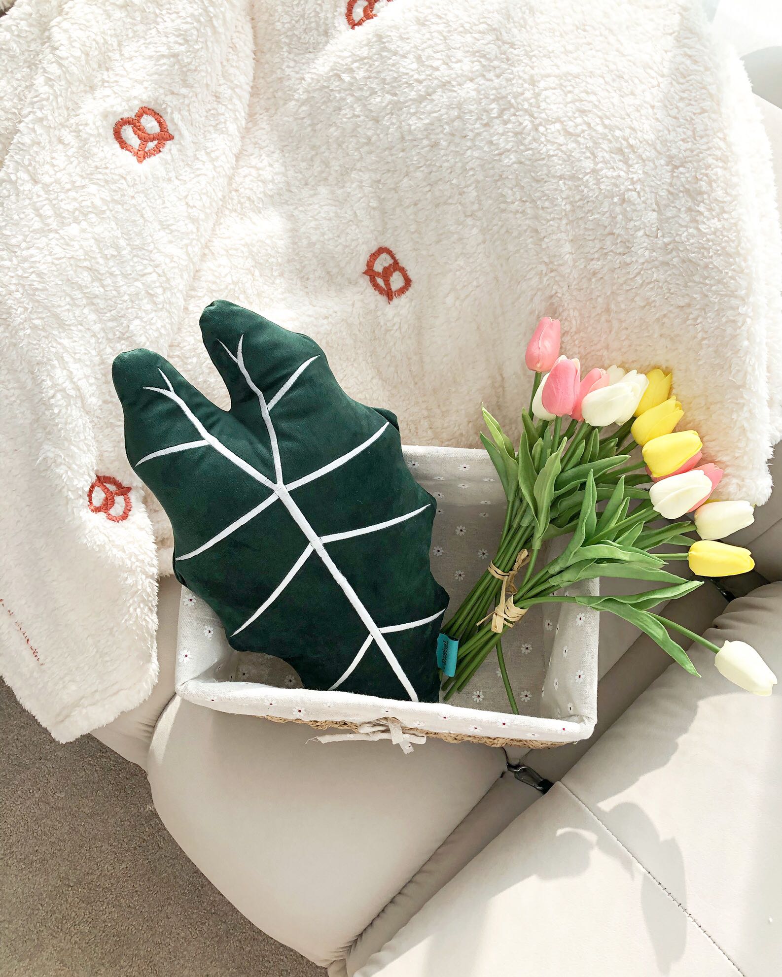 หมอนใบไม้ ALOCASIA FRYDEK