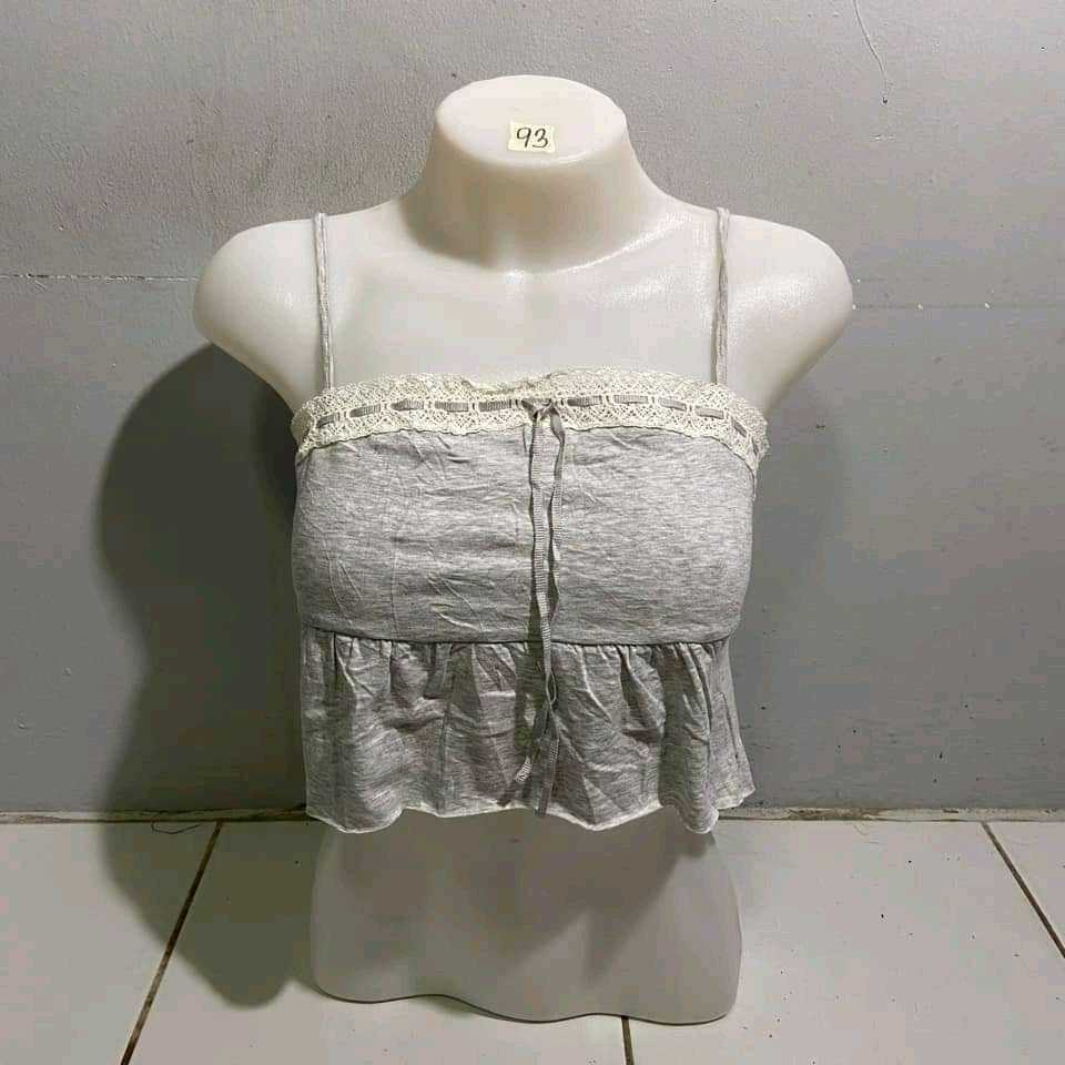 เสื้อสายเดี่ยวสีอ่อน