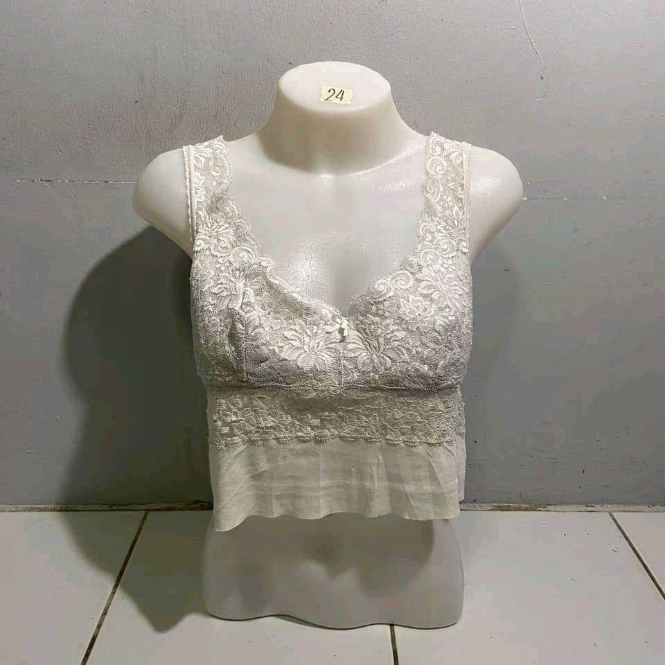 เสื้อครอปลายลูกไม้