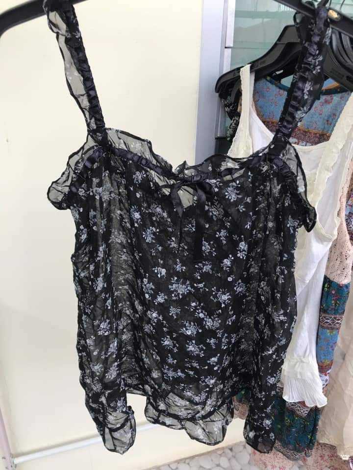 เสื้อลายดอกไม้
