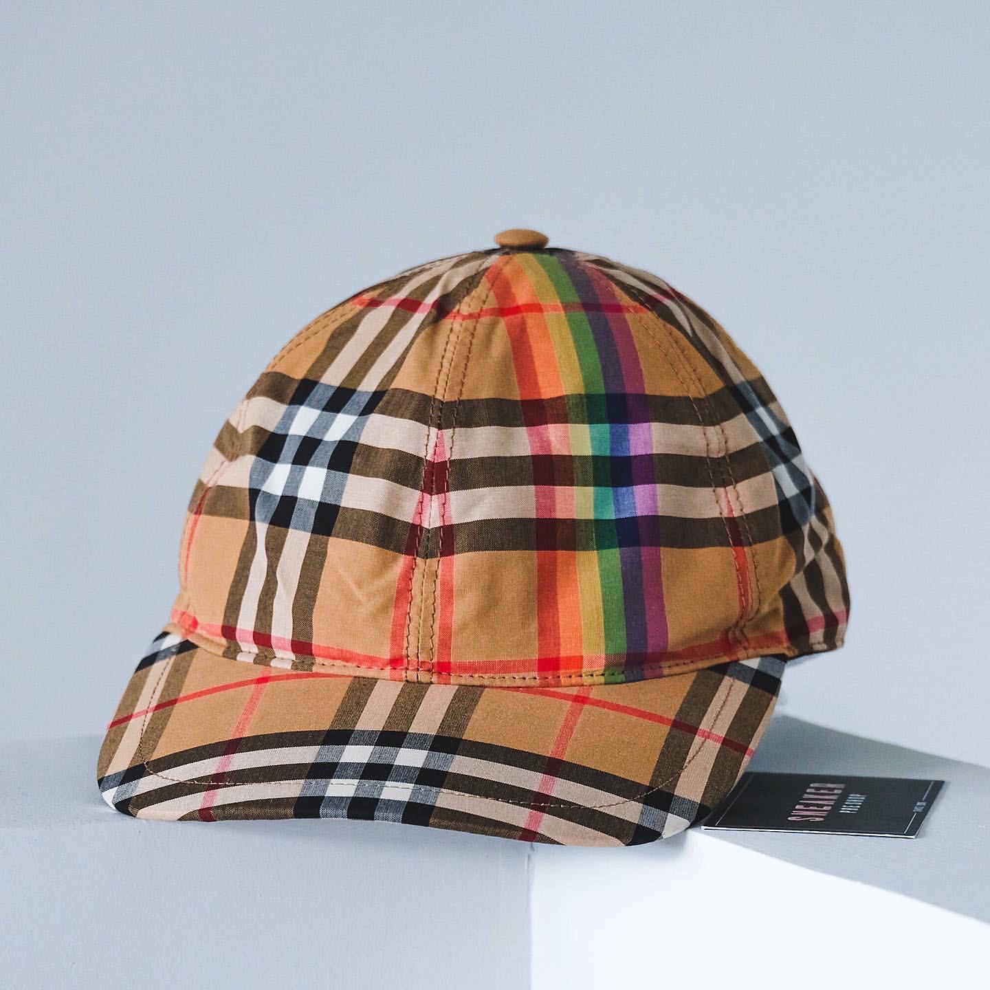 Burberry rainbow cap 2025