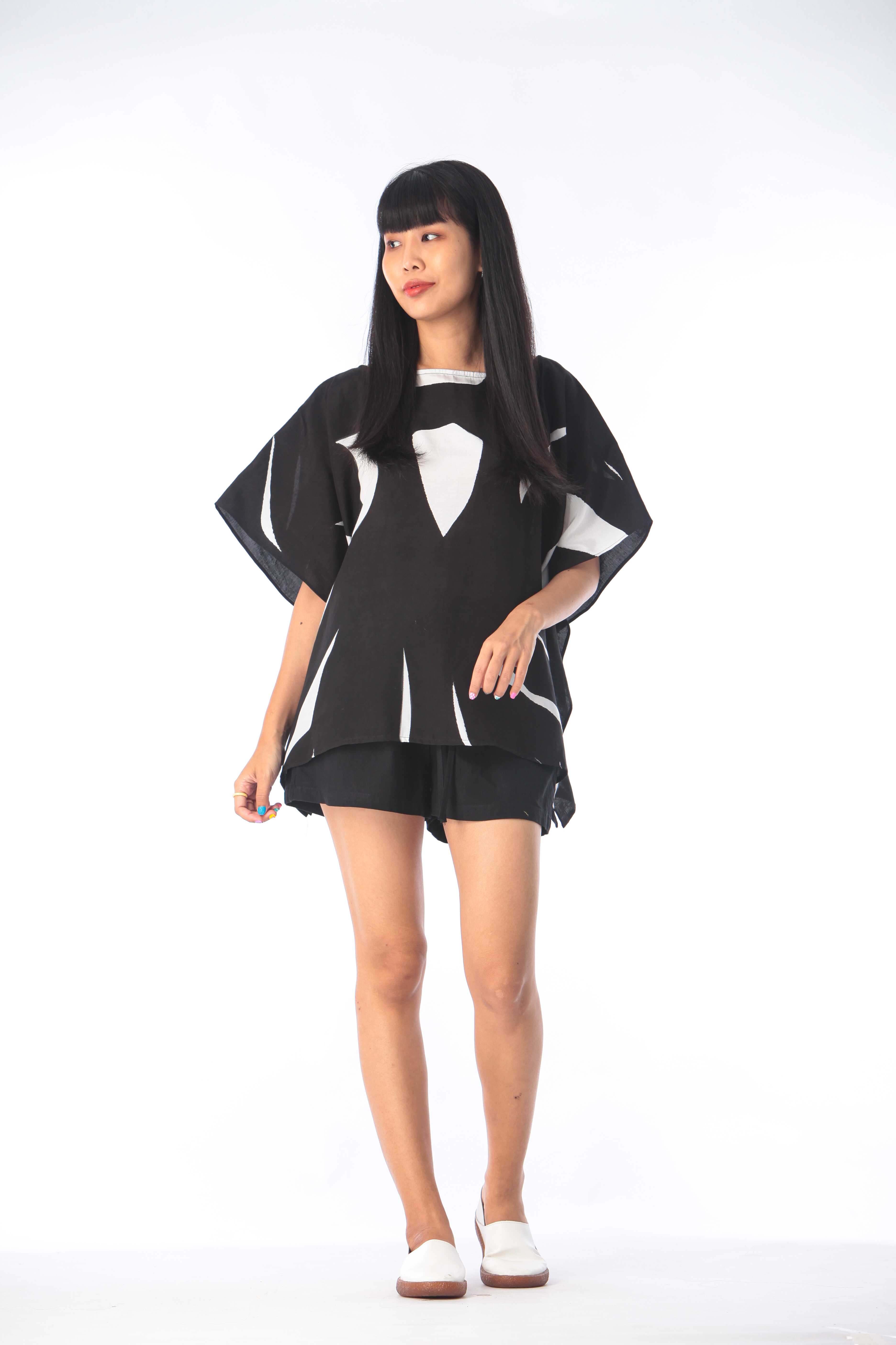 (Pre-Order)Poncho Blouse Normal Size Cotton Rayon Hand paint For Summer Beach Vacation