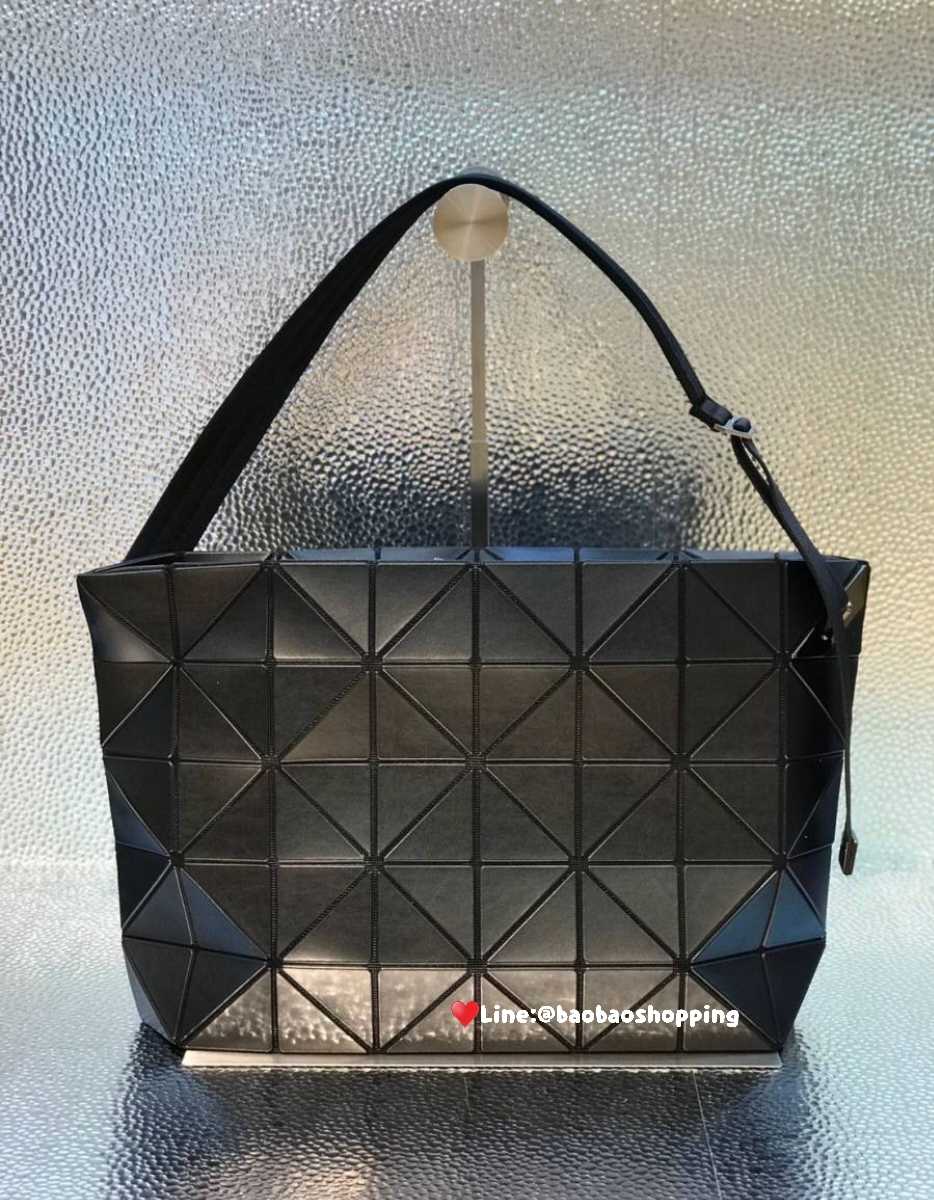 BAOBAO BLOCKY LARGE MATTE BLACK