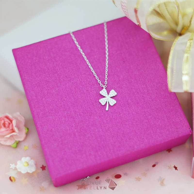 Clover Necklace