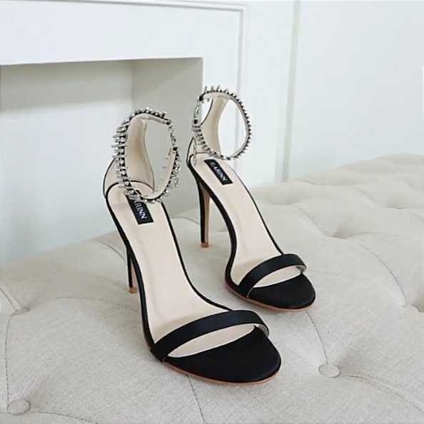 รองเท้าส้นสูง Elle diamond strap heels - Black