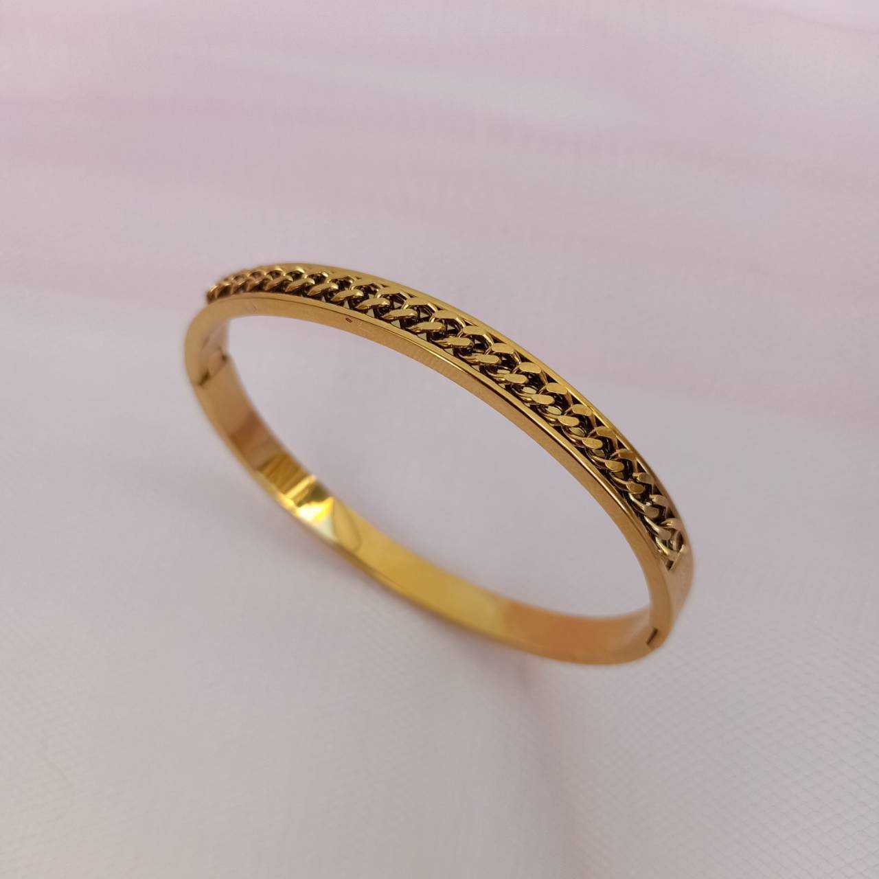 Miss Accessories ; Less Bracelel B05 กำไลแฟชั่นสแตนเลส ลายเราครึ่งวง แบบเก๋สไตล์ยุโรป