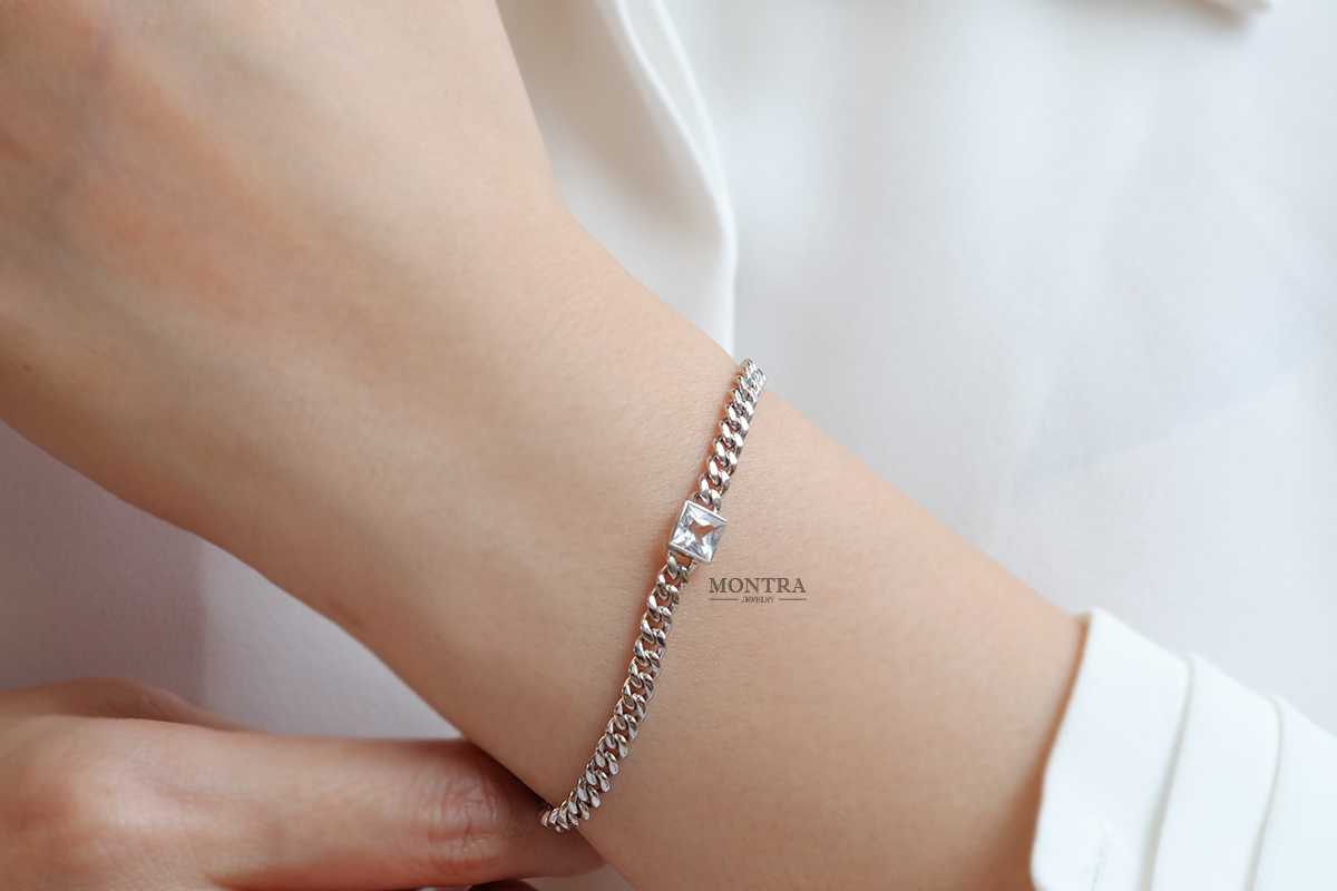 [Pre-Order] สร้อยข้อมือไวท์โทปาส พลอยเสริมดวง เงินแท้ S925 ฝังพลอยแท้ by Montra Jewelry