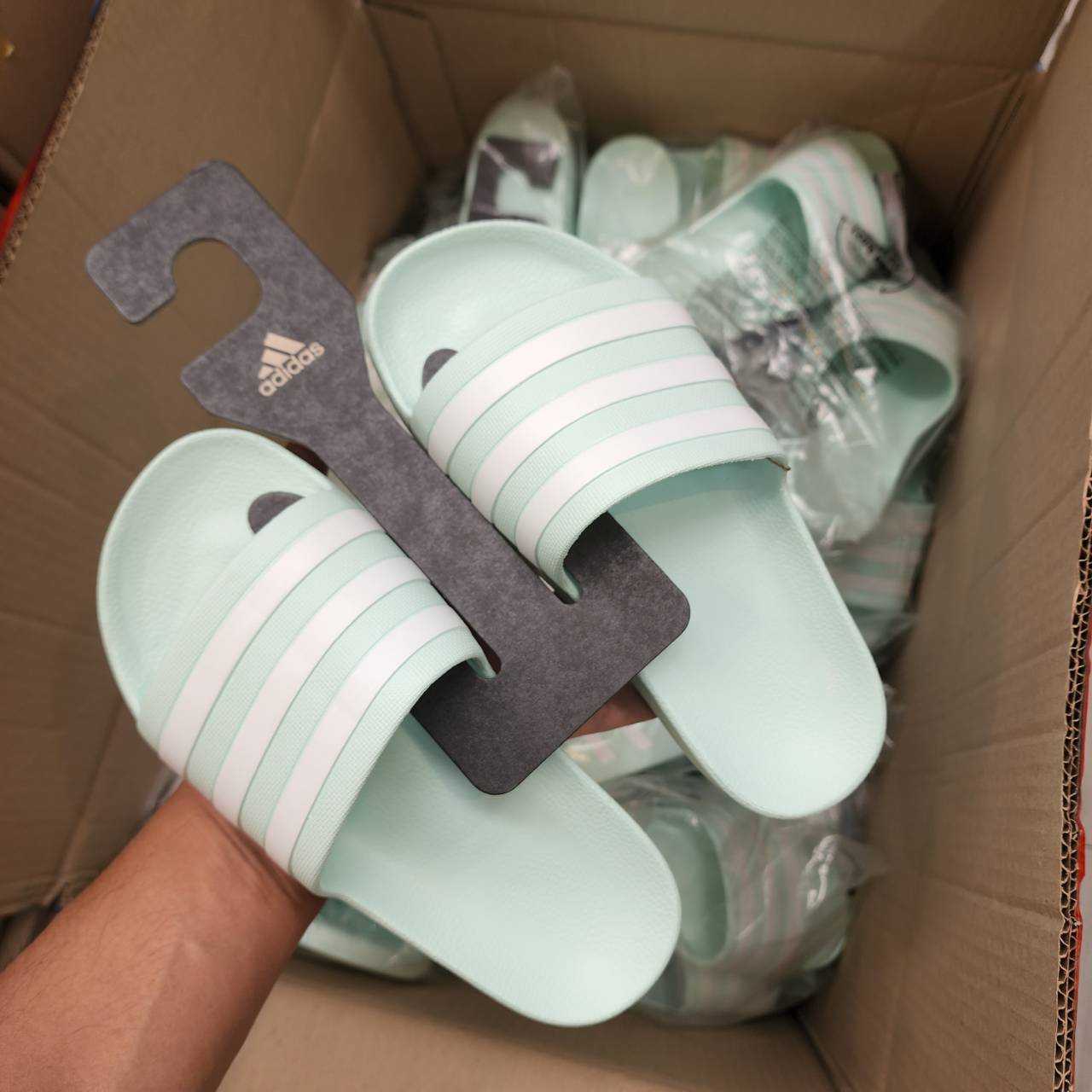 รองเท้าแตะ Adidas Adilette Aqua ใส่ได้ทั้งชาย-หญิงค่ะ