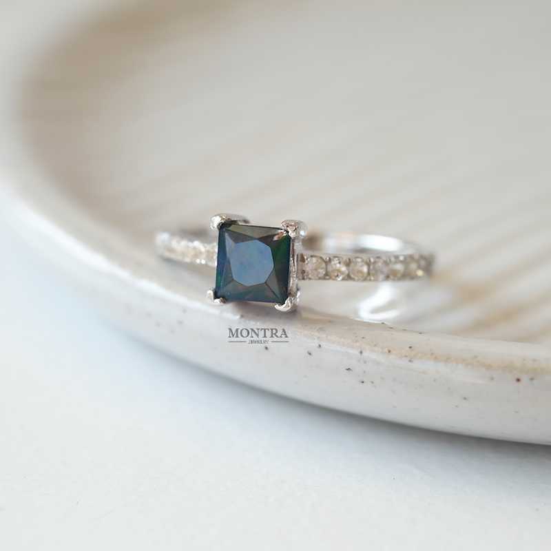 [Pre-Order] แหวนโอปอลดำ แหวนพลอยแท้ แหวนพลอยแท้เสริมดวง แหวนเงินแท้ S925 by Montra Jewelry