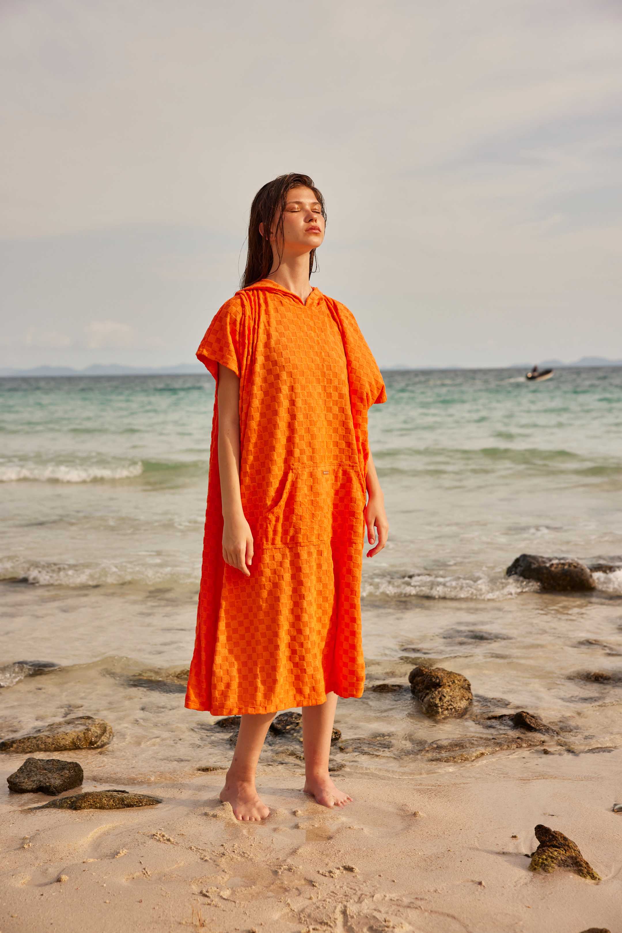 [Coralist Swimwear] เสื้อคลุมผ้าขนหนู รุ่น 'Kaia' สี Flame (CRBW132)