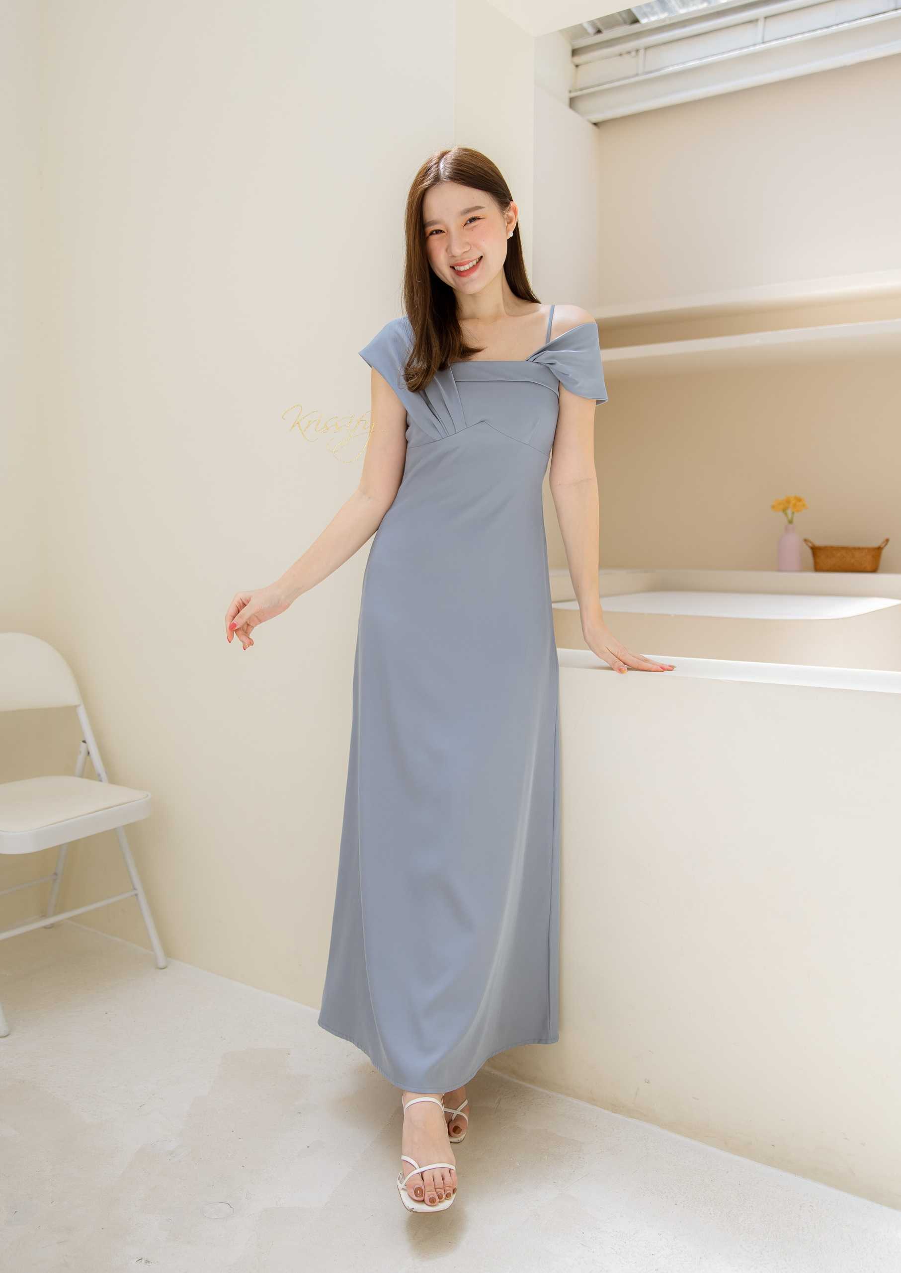 D22-015 : เดรสสายเดี่ยวราตรียาวผ้า Tory เนื้อดีมีน้ำหนักพริ้วสวย