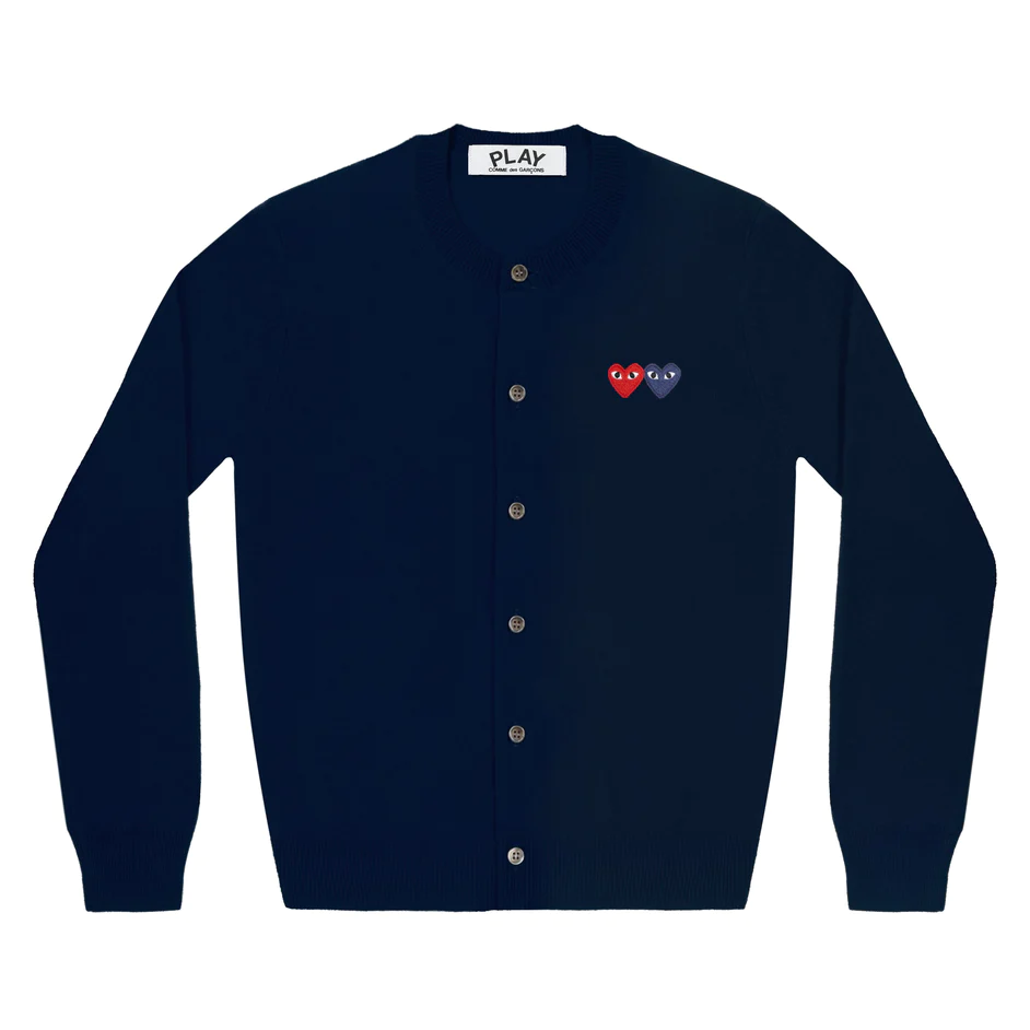 PLAY COMME des GARÇONS : เสื้อคาดิแกน Play Comme คอกลมสีกรมหัวใจคู่ (ของแท้จากญี่ปุ่น 100%)