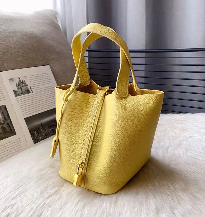 (Pre-order)หนังแท้100% 👜กระเป๋าถือทรง H Picotin สี Souffre อะไหล่ทอง