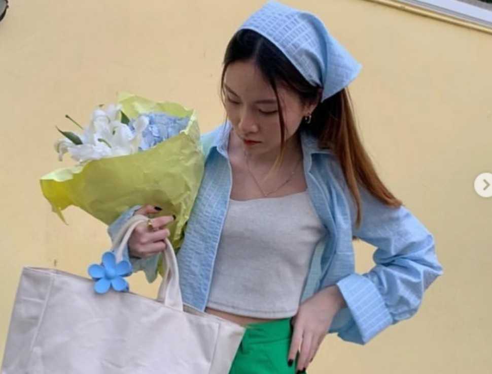 แบรน highestjump เสื้อเชิ้ต คอปก สีฟ้า มีผ้าโพกด้วยงับ เป็นรุ่น karis crop