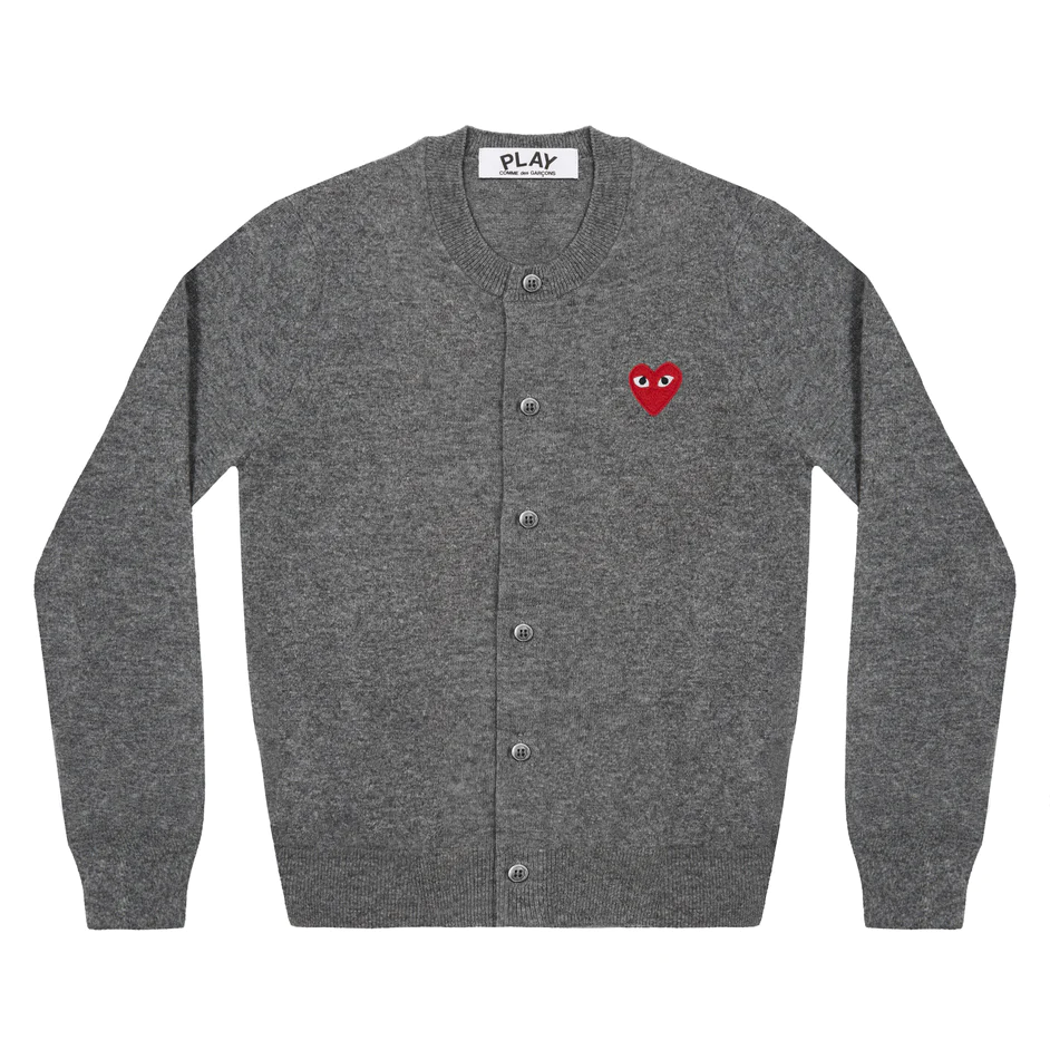 PLAY COMME des GARÇONS : เสื้อคาดิแกน Play Comme คอกลมสีเทาหัวใจแดง (ของแท้จากญี่ปุ่น 100%)