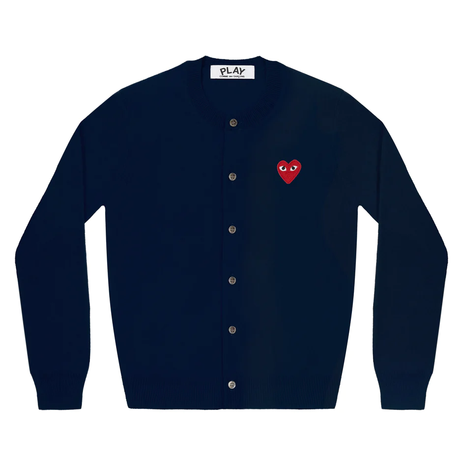 PLAY COMME des GARÇONS : เสื้อคาดิแกน Play Comme คอกลมสีกรมหัวใจแดง (ของแท้จากญี่ปุ่น 100%)