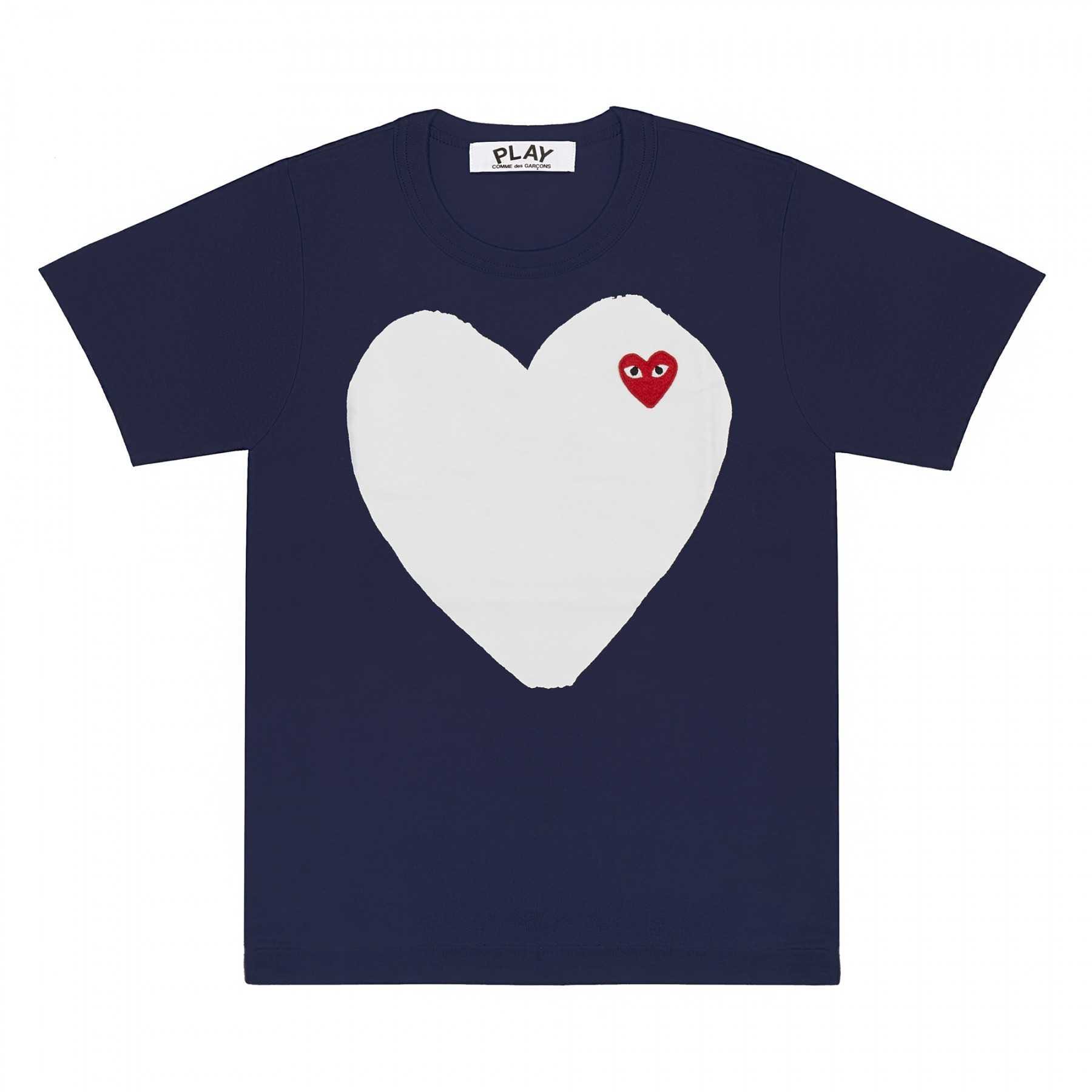 PLAY COMME des GARÇONS : เสื้อยืด Play Comme พื้นกรมหัวใจขาวมีหัวใจแดงปัก (ของแท้จากญี่ปุ่น 100%)