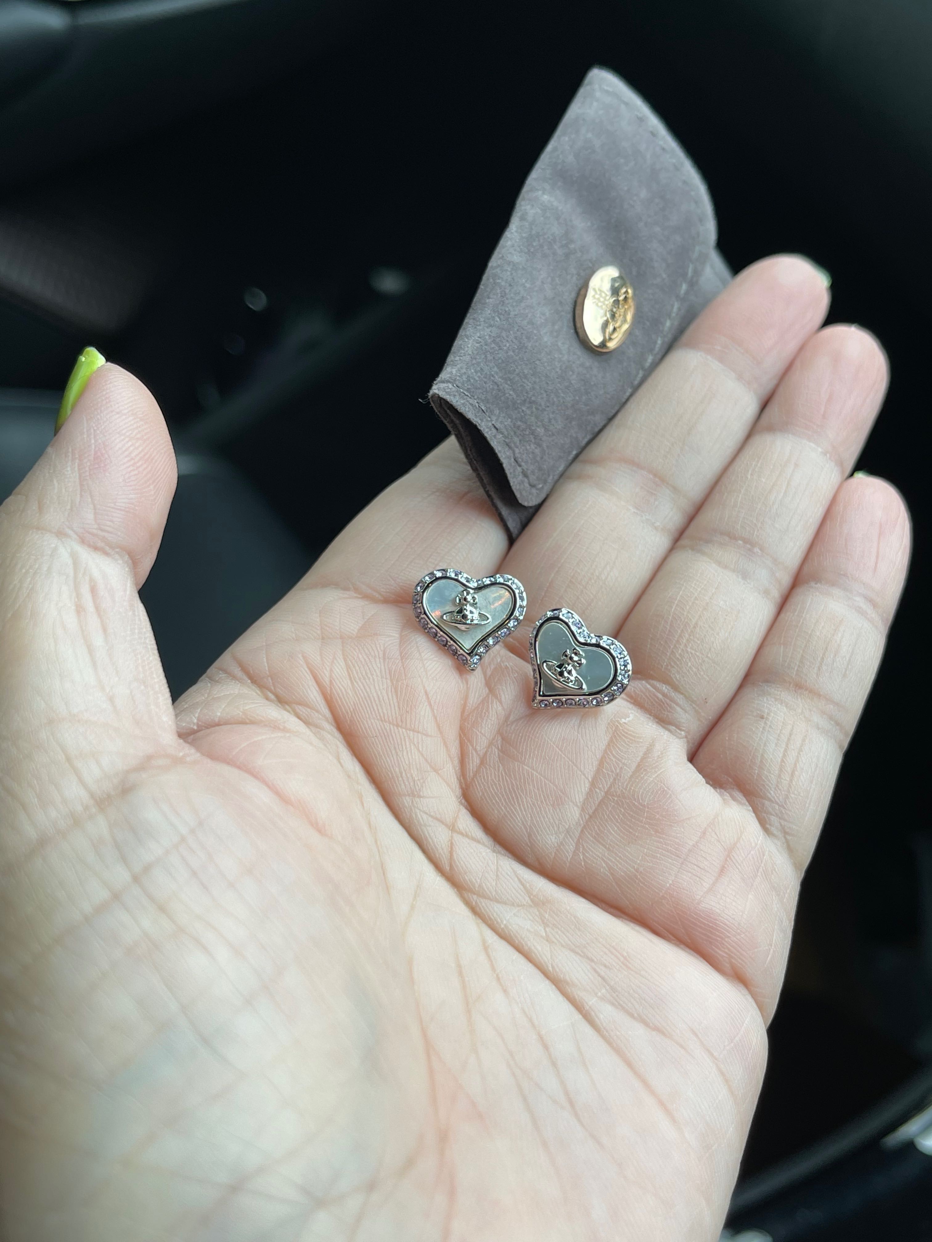 ต่างหู like new Vivienne westwood earrings hologram hearts 1.3 cm (dustbag)