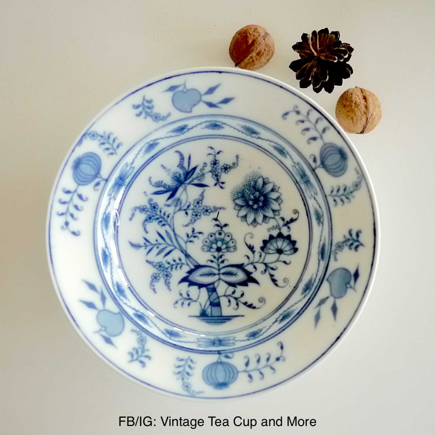 จาน Czechoslovakia ลาย Blue Onion ขนาด 9 นิ้ว