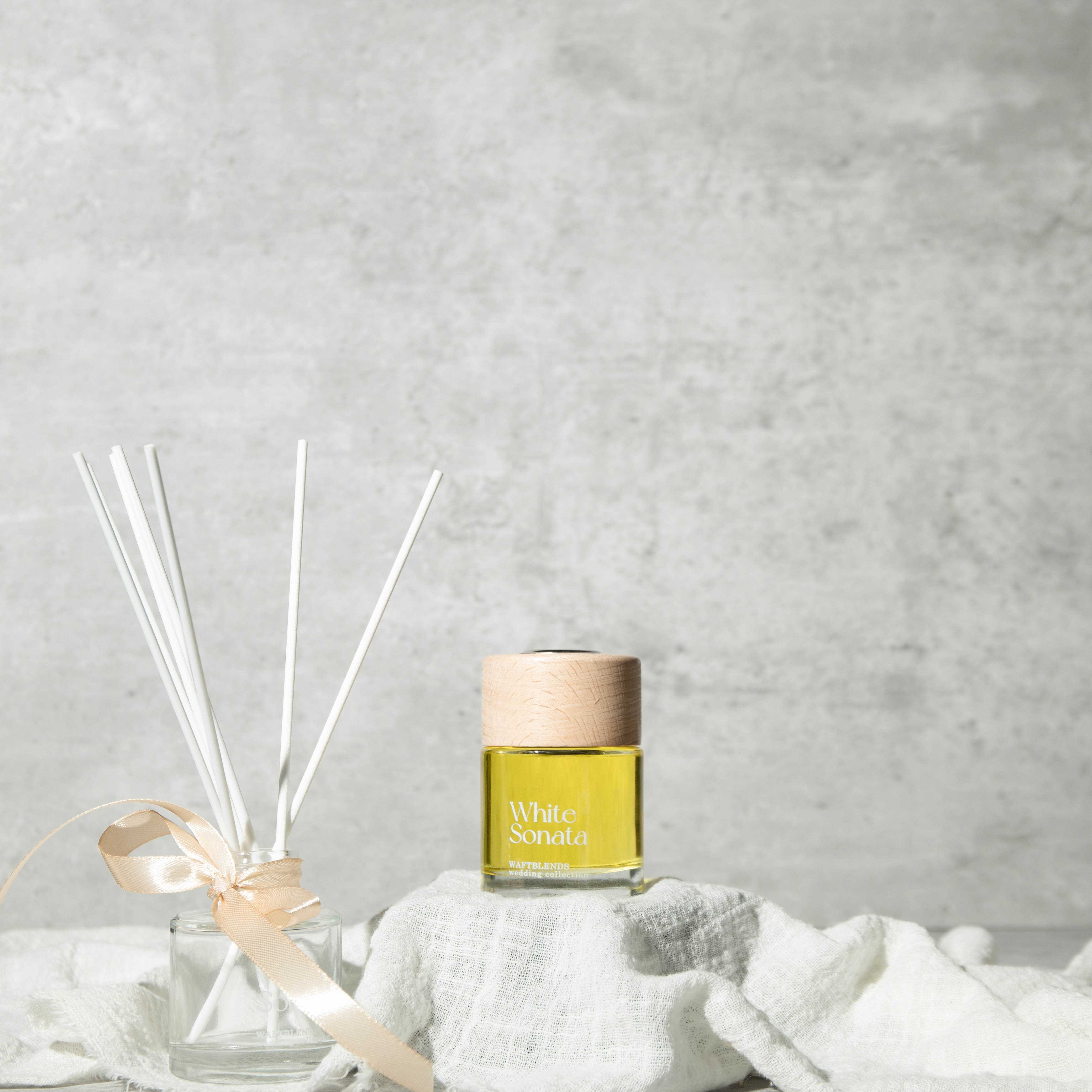 White sonata [ขวดขุ่น] Diffuser 60ml ก้านไม้หอม Waftblends : Wedding coll.