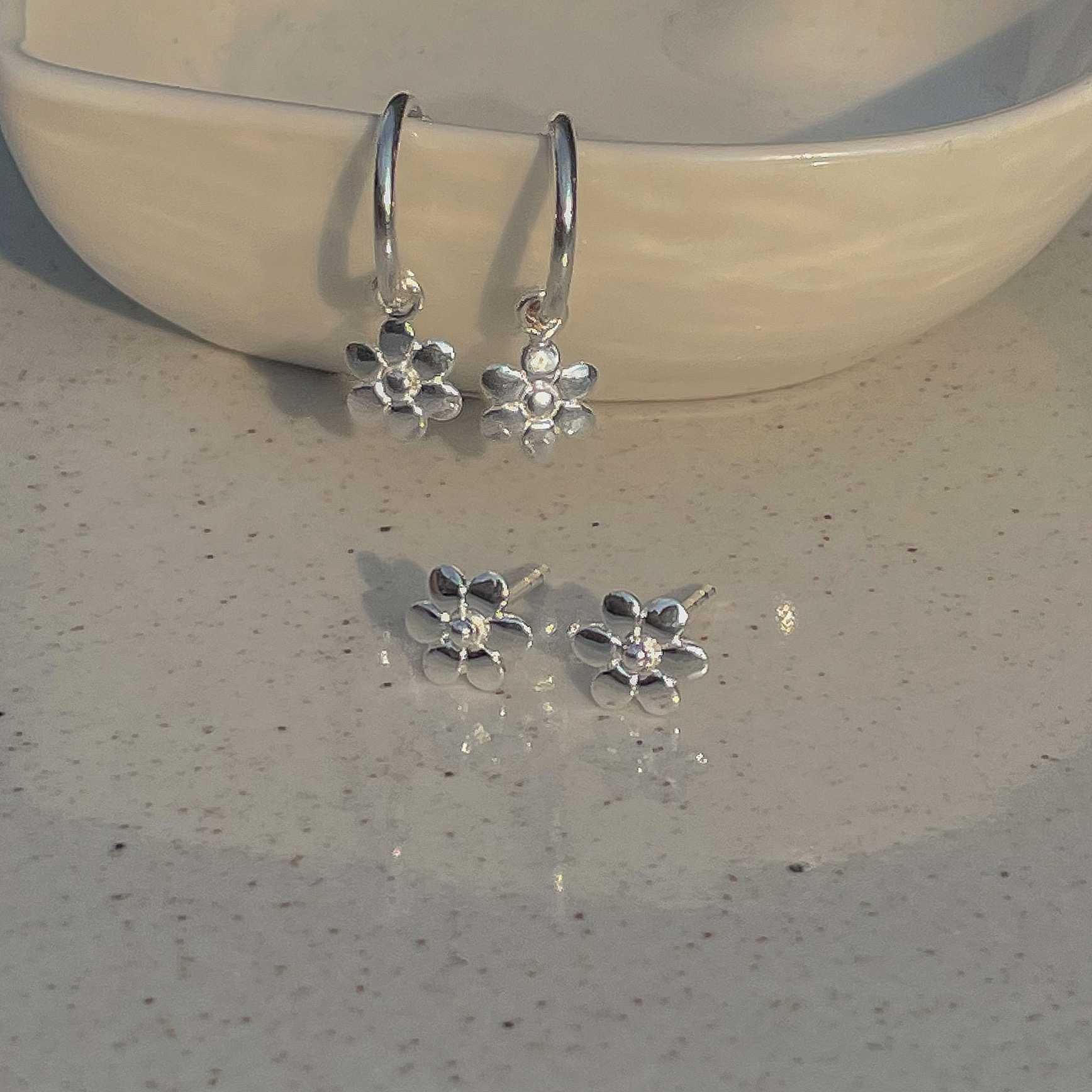 SV flower earrings (stud / ball post / huggie hoop)