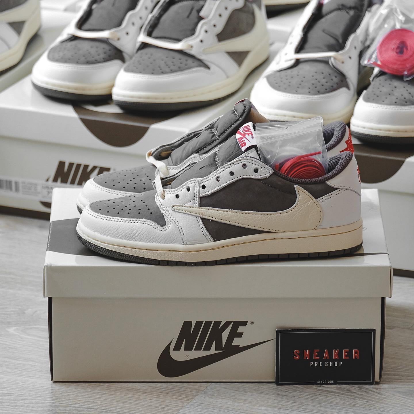 Air Jordan 1 Retro Low OG SP x Travis Scott Reverse Mocha