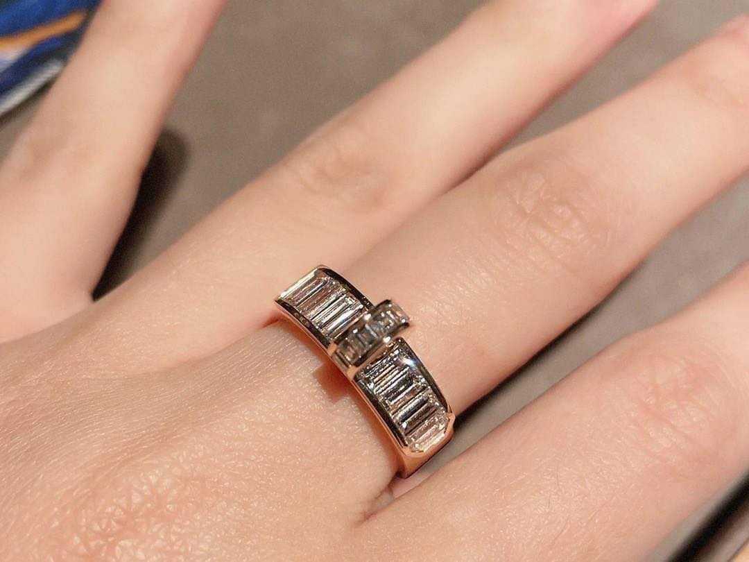 Trendy diamonds ring