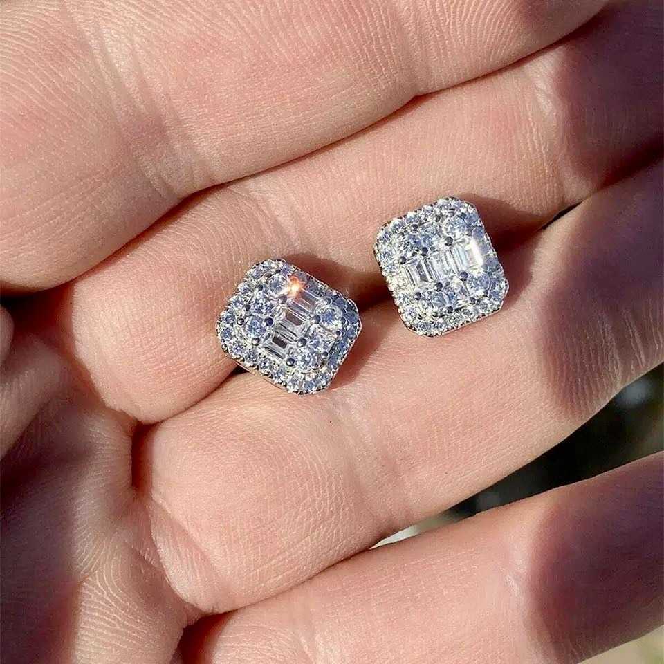 Elegant stud diamond earrings