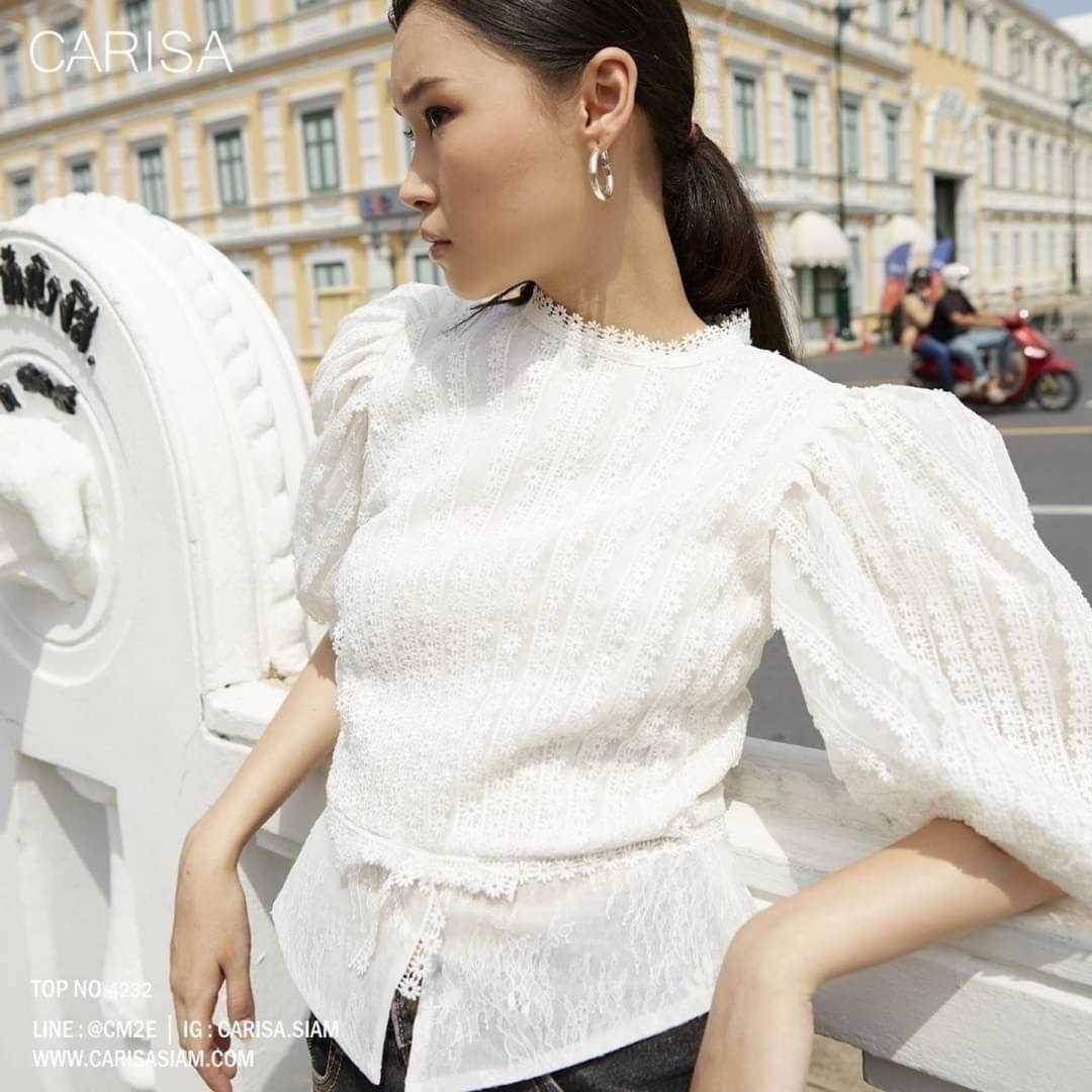 เสื้อลูกไม้ปักเดินเส้นเป็นริ้ว แขนบอลลูน 3 ส่วน ช่วยพรางต้นแขน แต่งกระดุมตลอดแนว [4232]