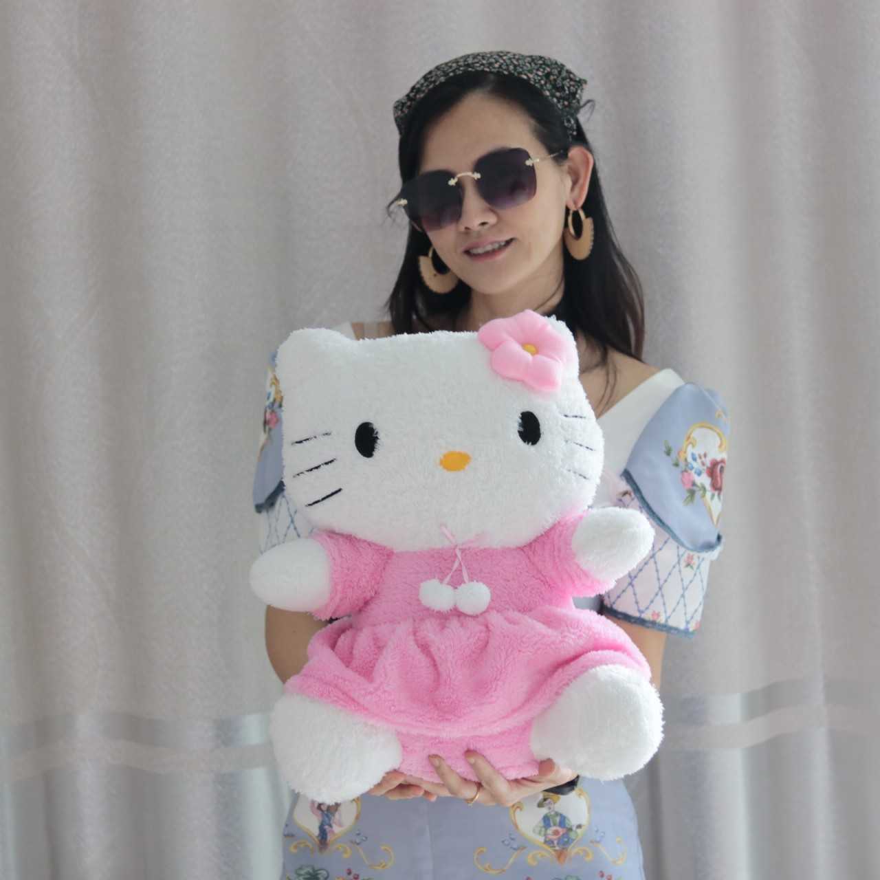 ตุ๊กตาคิตตี้ชุดพื้น ขนาด 40 cm.