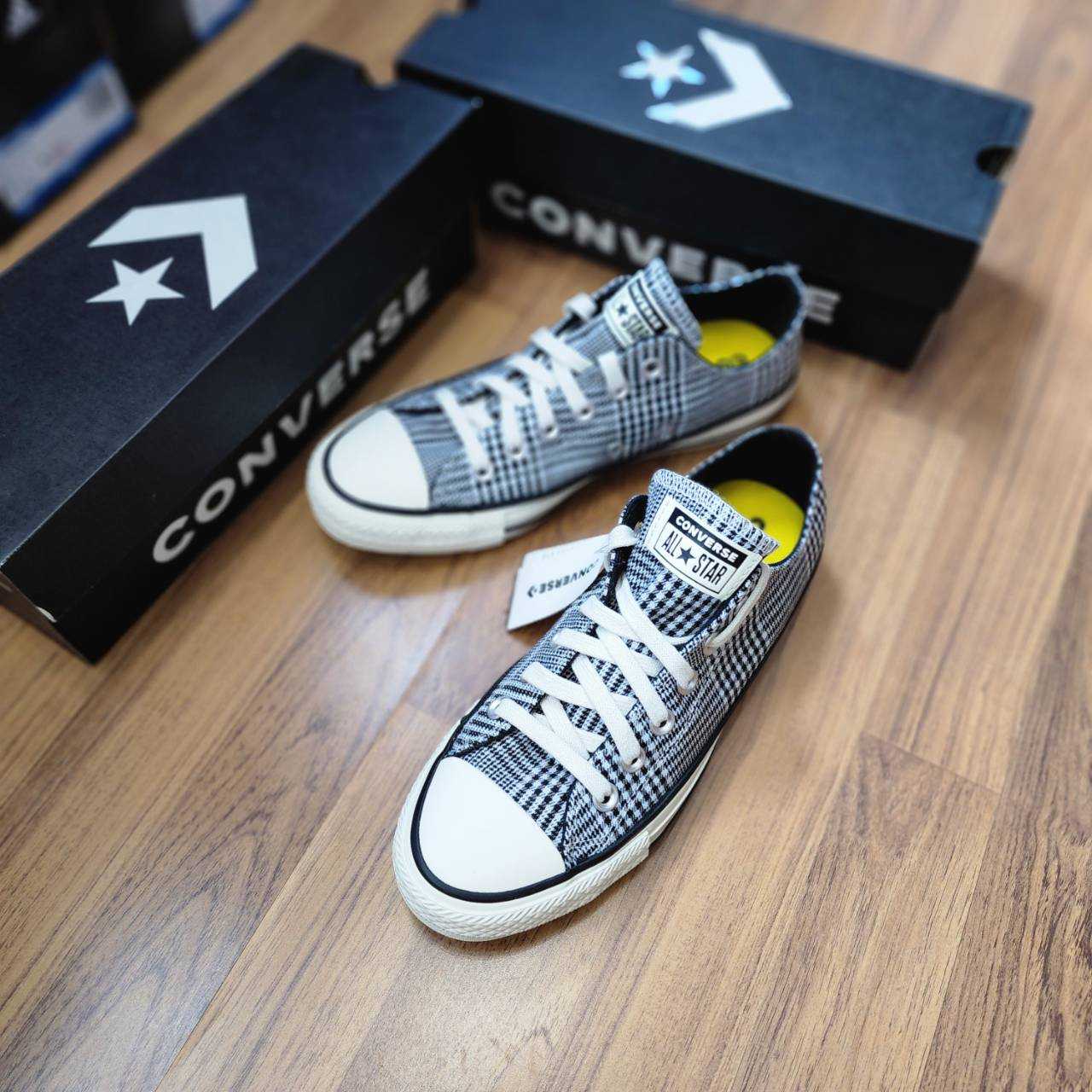 รองเท้า Converse Chuck Taylor 